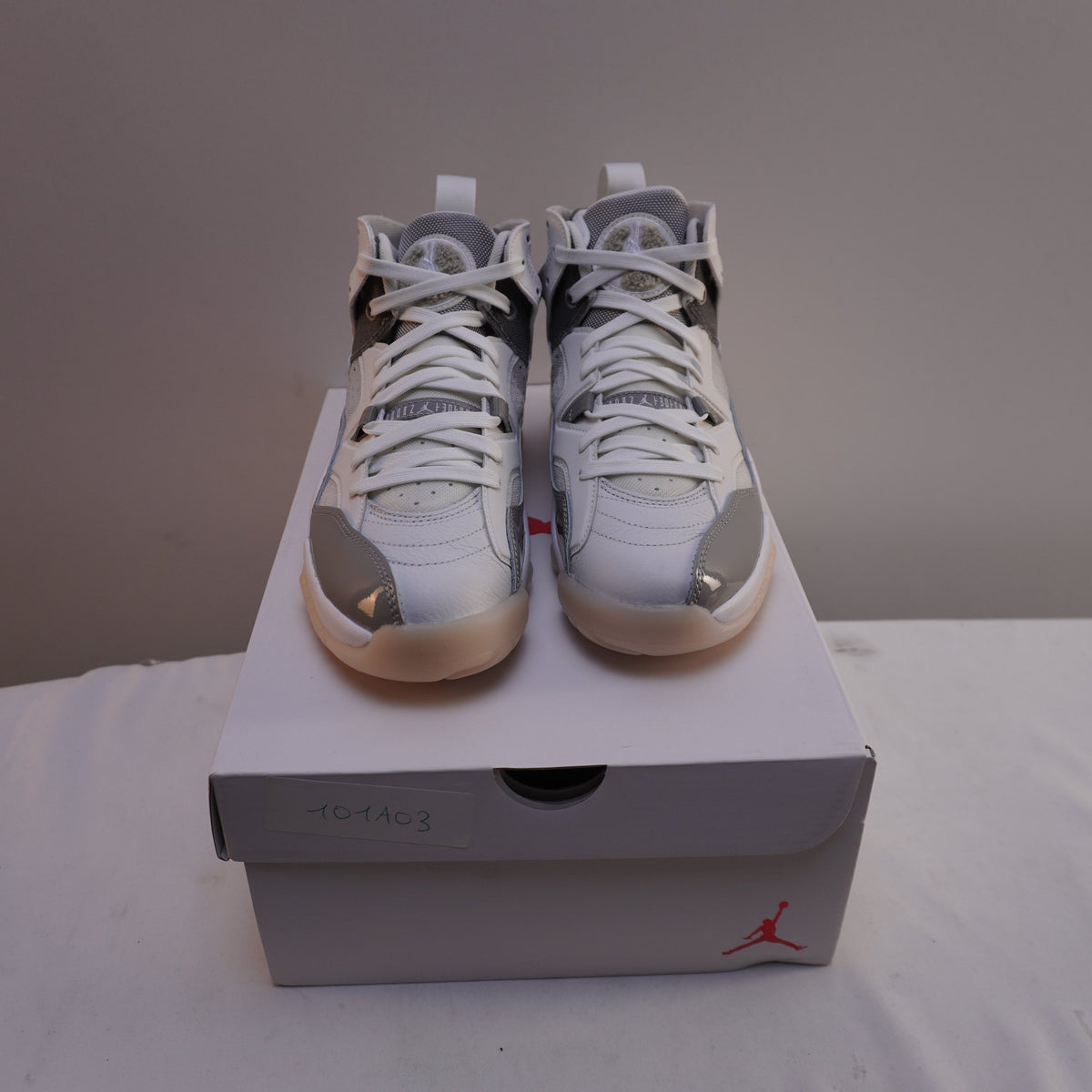 Zapatillas Jordan para Hombre Usadas - Blancas, Talla 38.5
