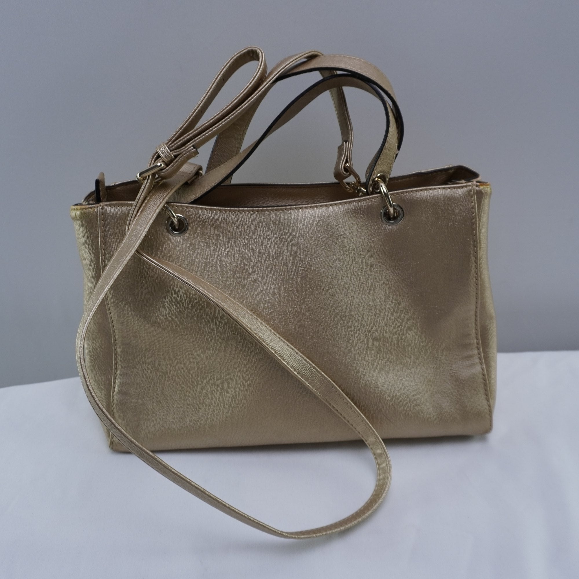 Bolso Baguette Guess para Mujer Usado - Dorado, Muy Buen Estado