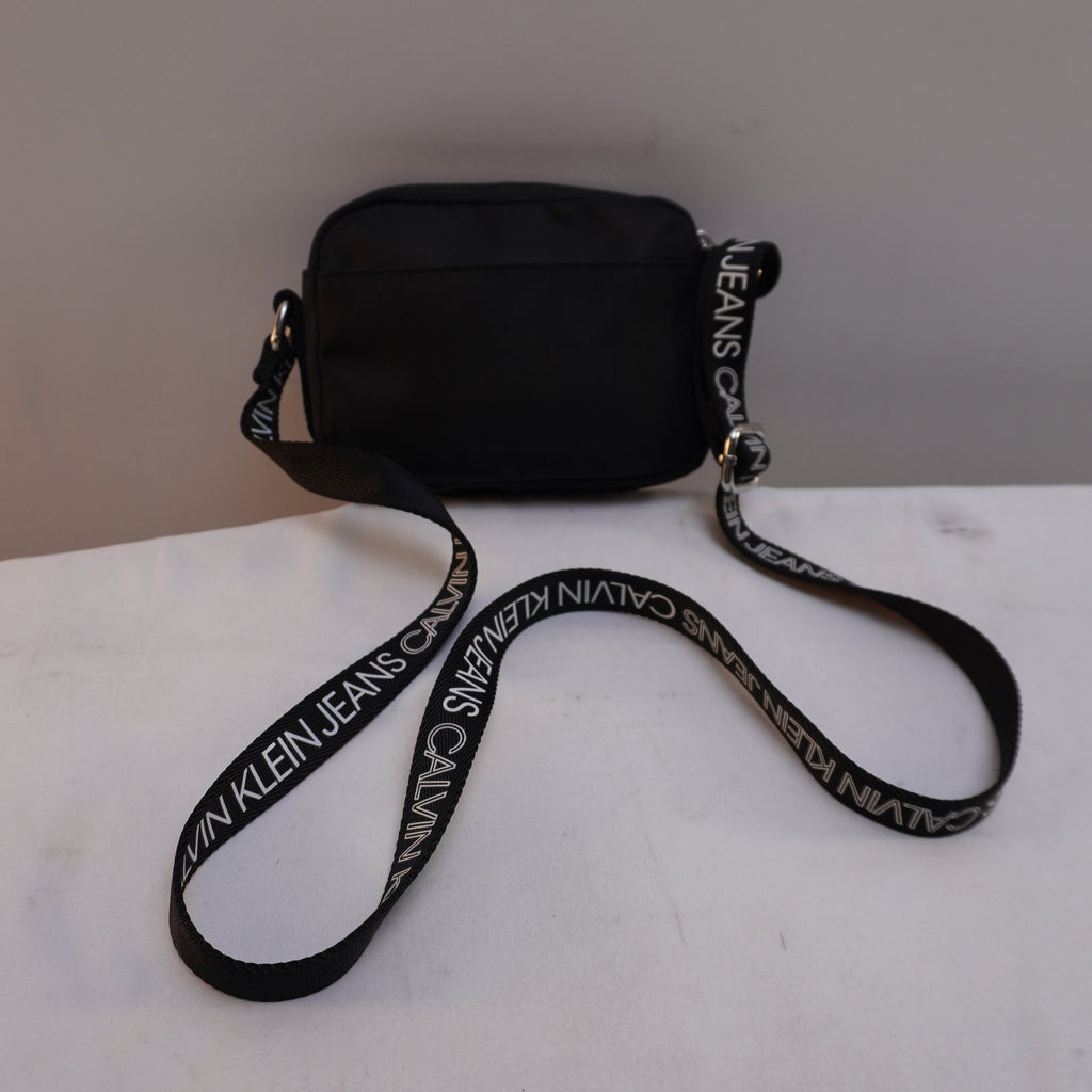 Bolso Baguette Calvin Klein para Mujer Usado - Negro
