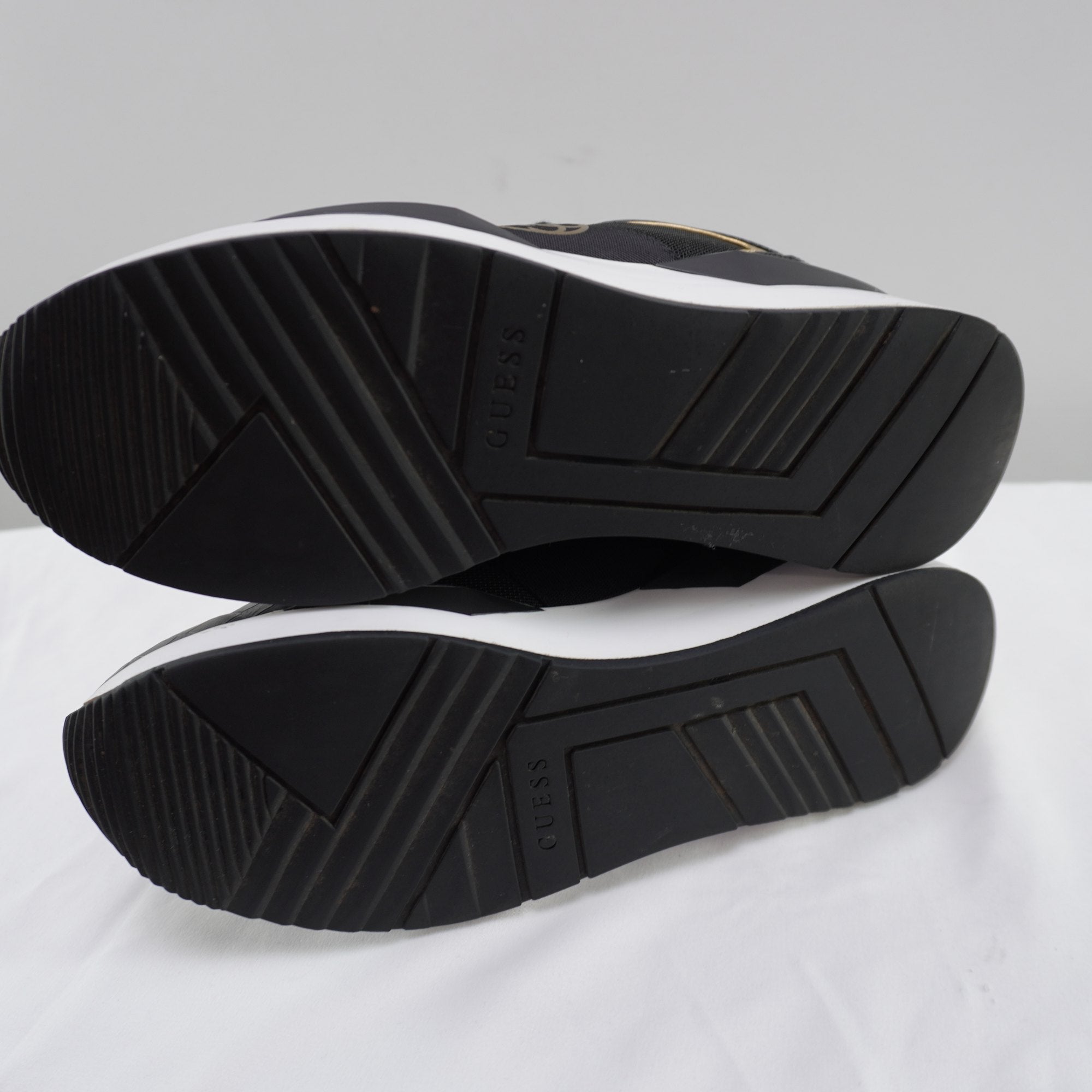 Zapatillas Guess para Mujer Usadas - Negro, Talla 39
