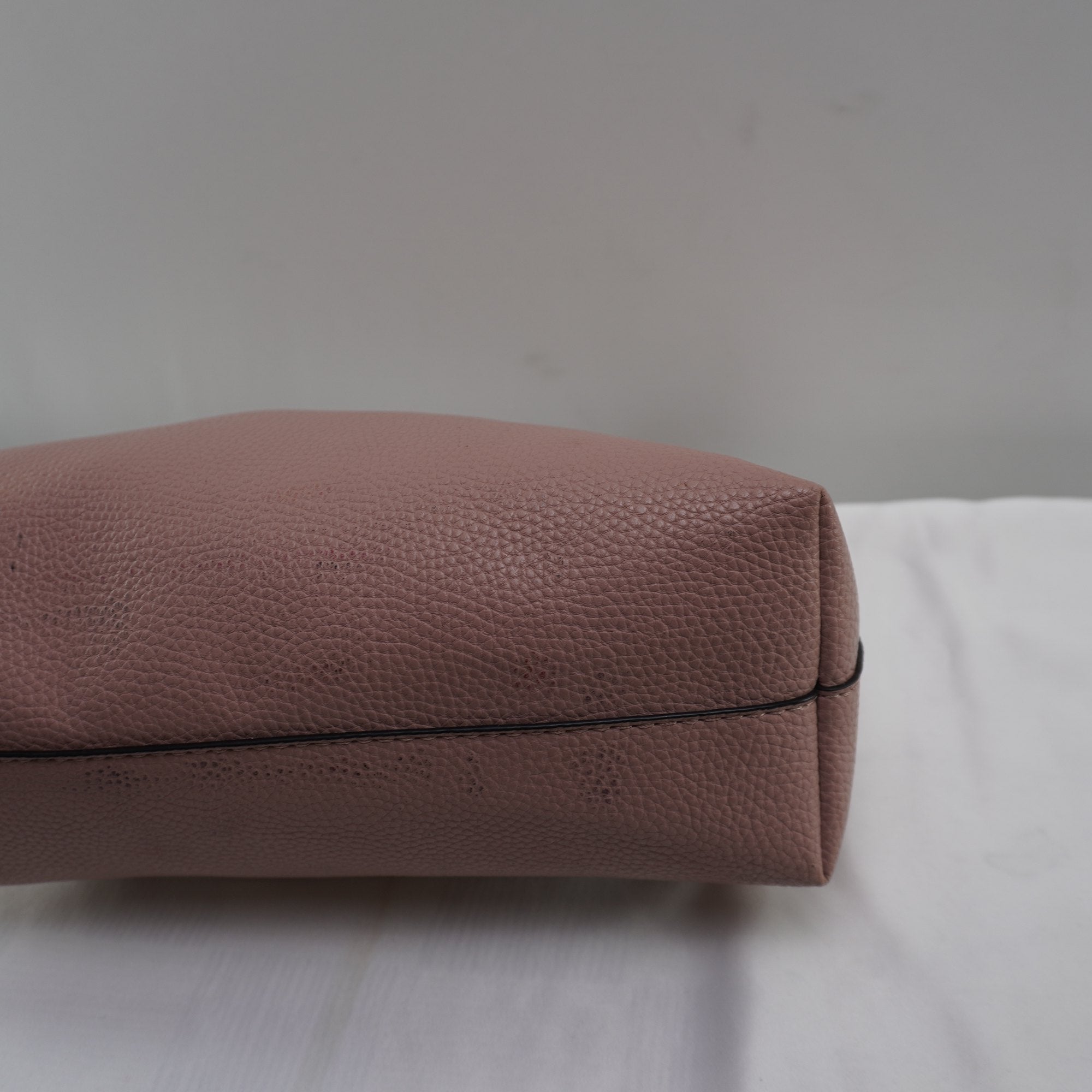 Bolso Baguette Guess para Mujer Usado - Rosa