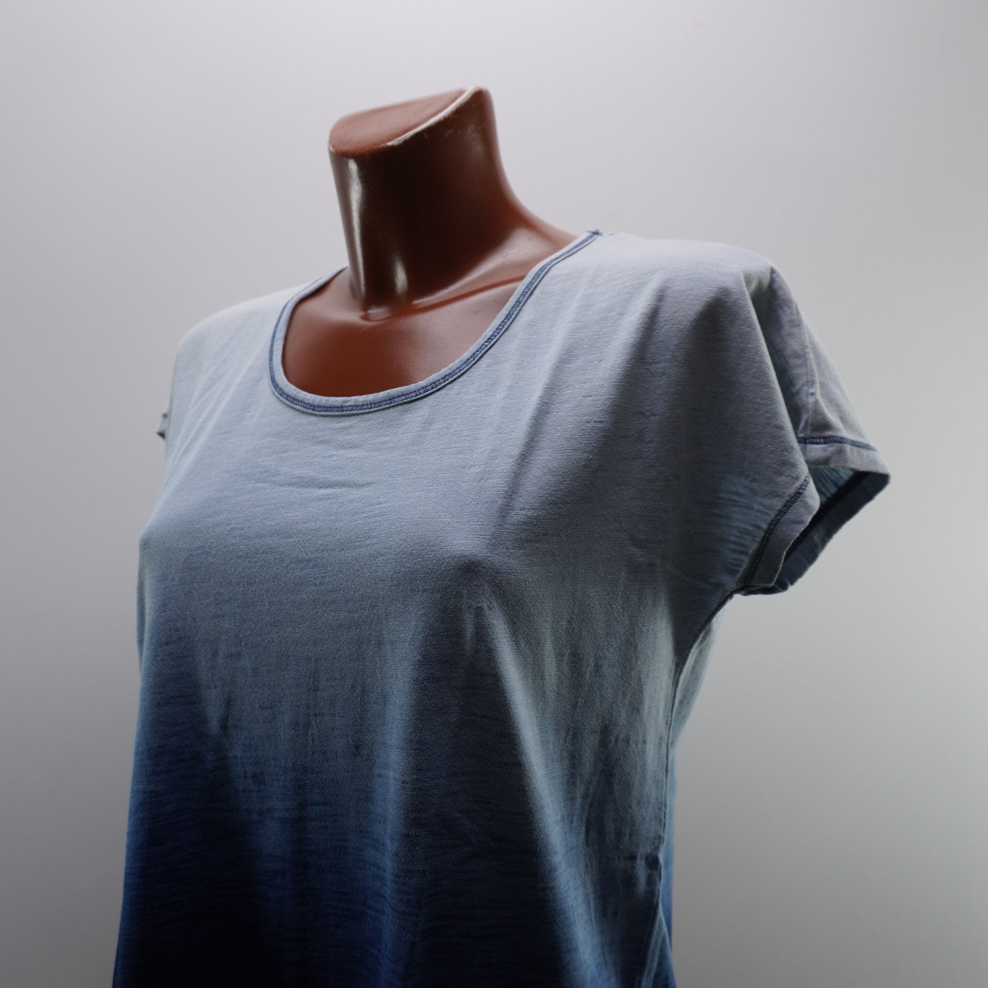 Camiseta de Manga Corta Azul para Mujer Usada - Grande (L)