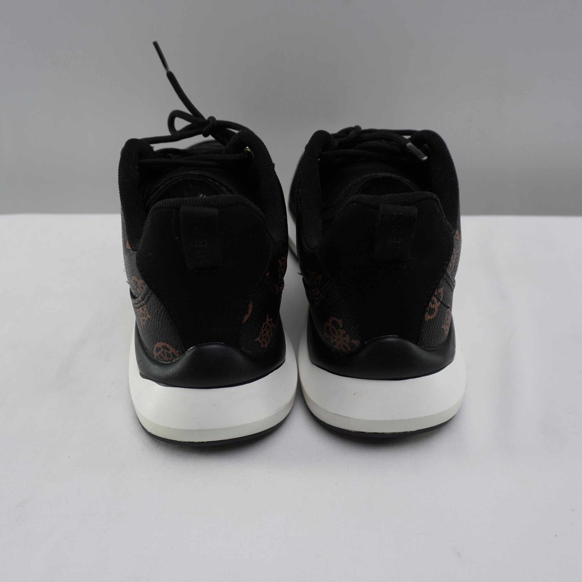 Zapatillas Guess para Mujer Usadas - Negro, Talla 39