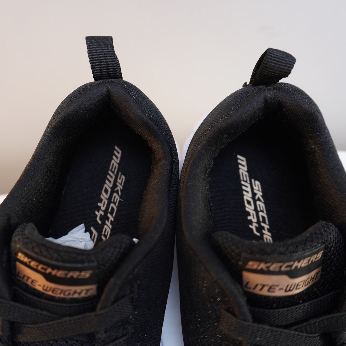 Zapatillas Skechers para Mujer Usadas - Negro, Talla 37