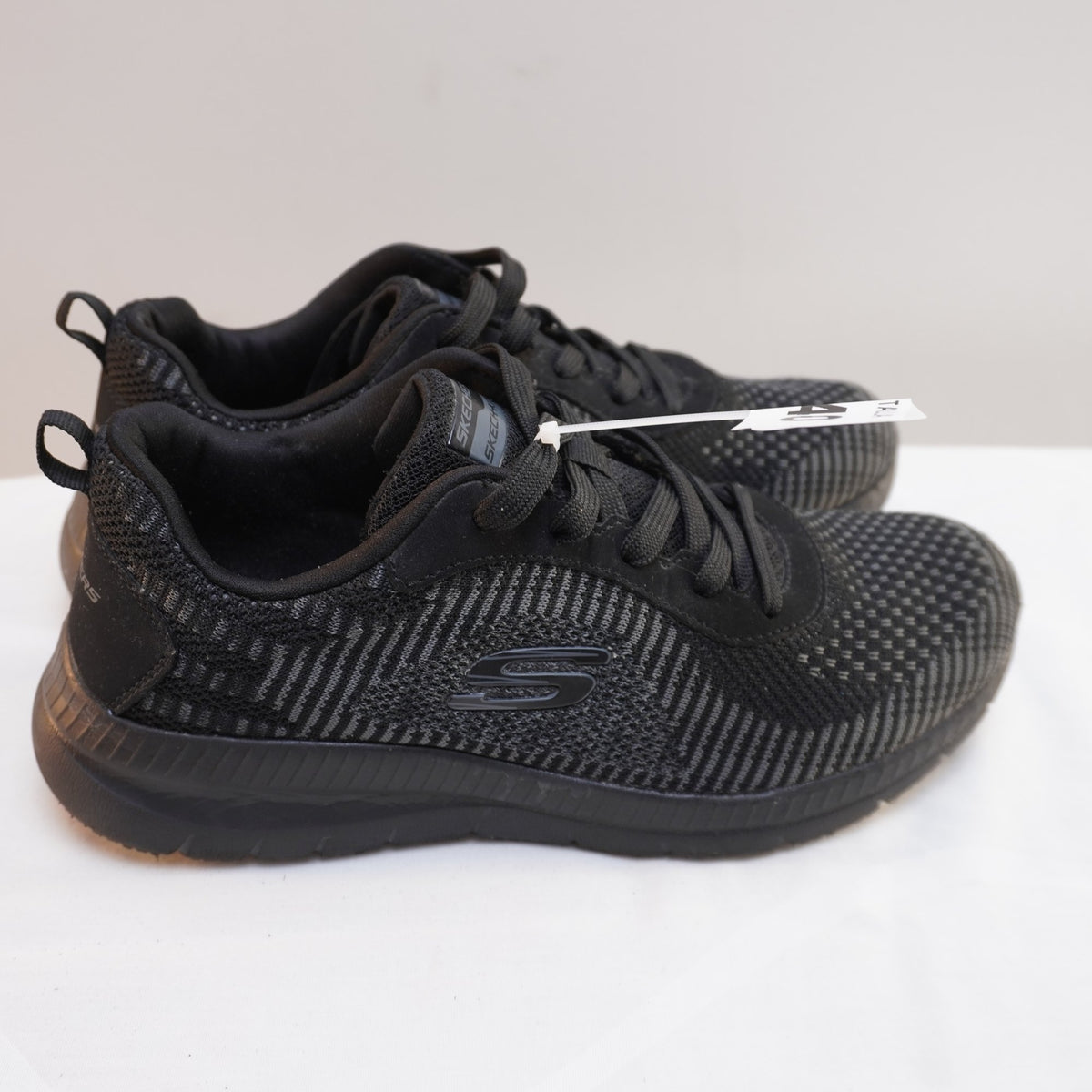 Zapatillas Skechers para Mujer Usadas - Negro, Talla 40