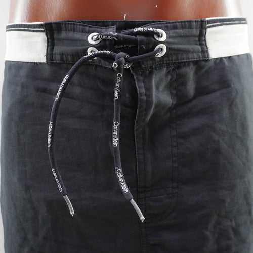 Bermudas Calvin Klein para Hombre Usadas - Negro, XL