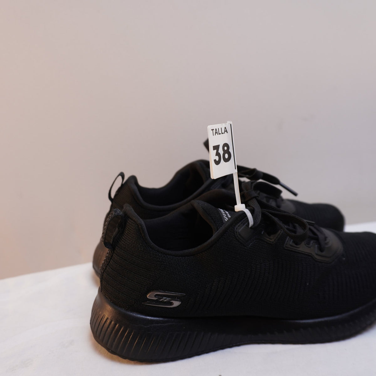 Zapatillas Skechers para Mujer Usadas - Negro, Talla 38