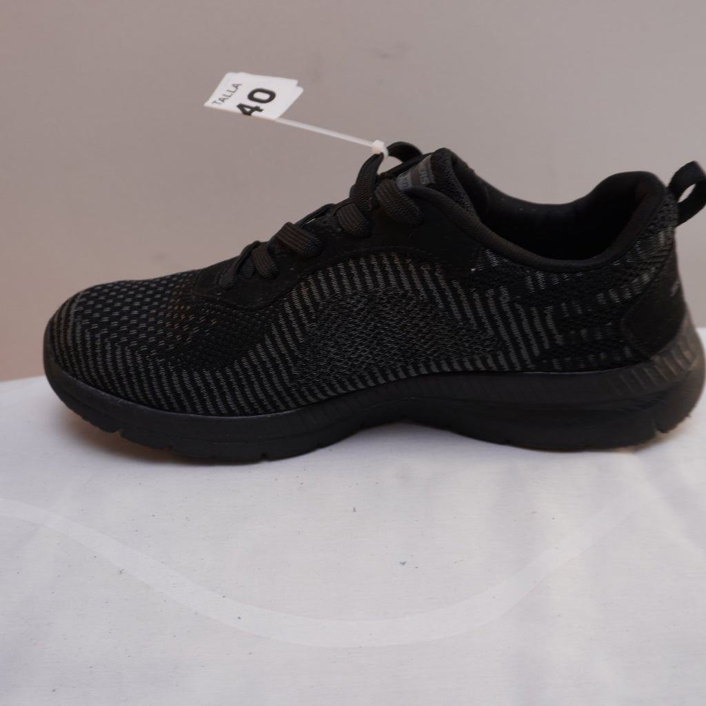 Zapatillas Skechers para Mujer Usadas - Negro, Talla 40
