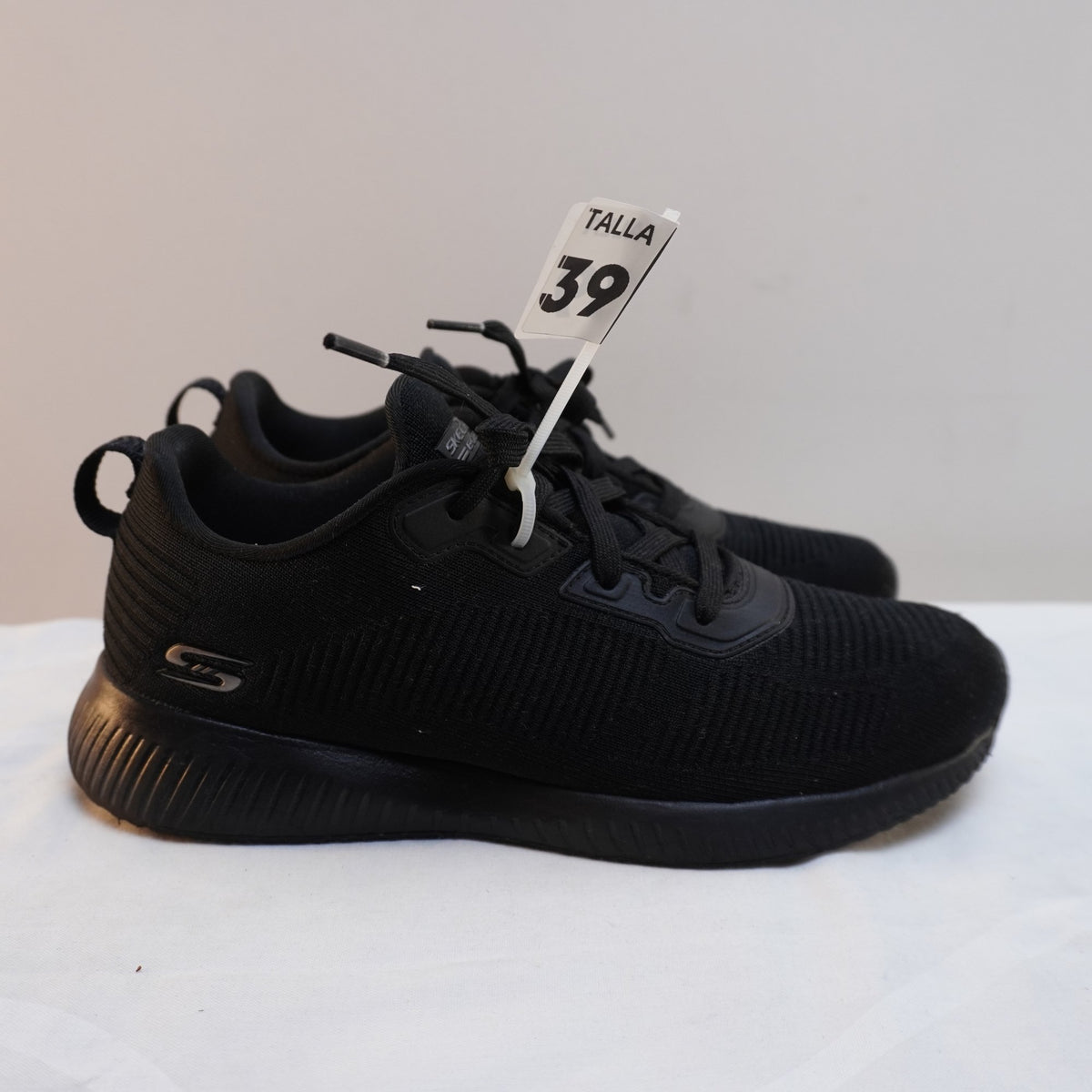 Zapatillas Skechers para Mujer Usadas - Negro, Talla 39