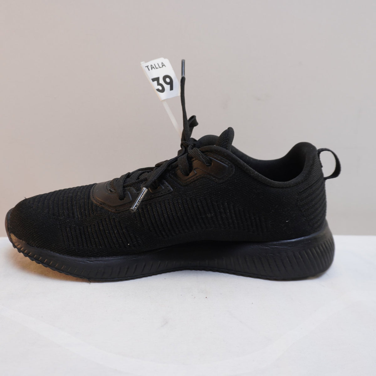 Zapatillas Skechers para Mujer Usadas - Negro, Talla 39