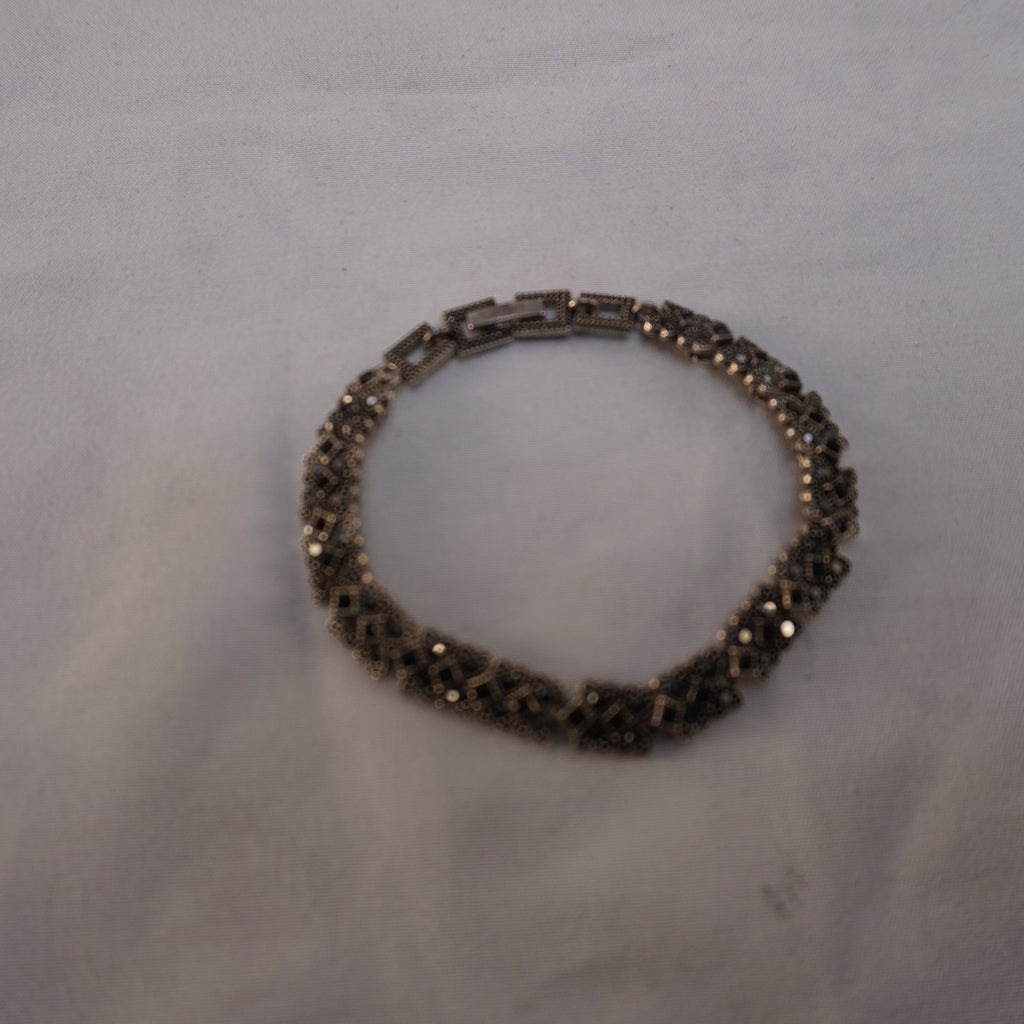 Pulsera de Goma Negra para Mujer - Usada en Muy Buen Estado