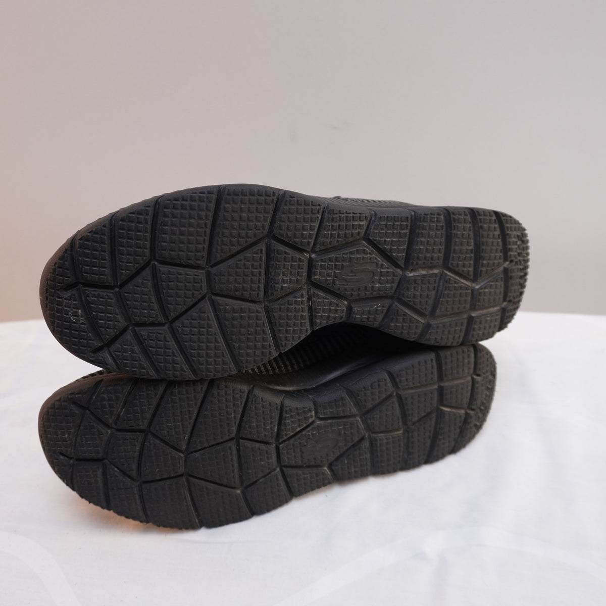Zapatillas Skechers para Mujer Usadas - Negro, Talla 40