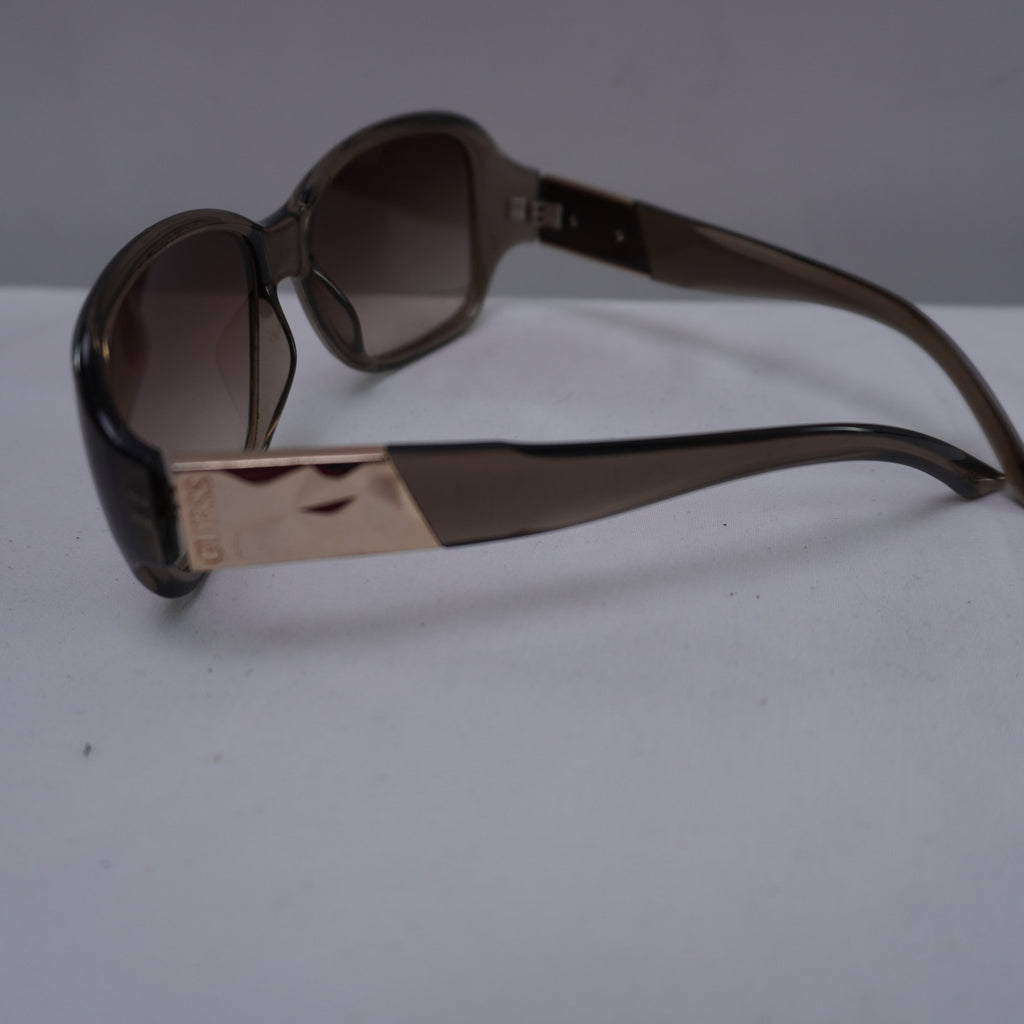 Gafas de Sol Guess para Mujeres - Marrón, Usadas en Muy Buen Estado