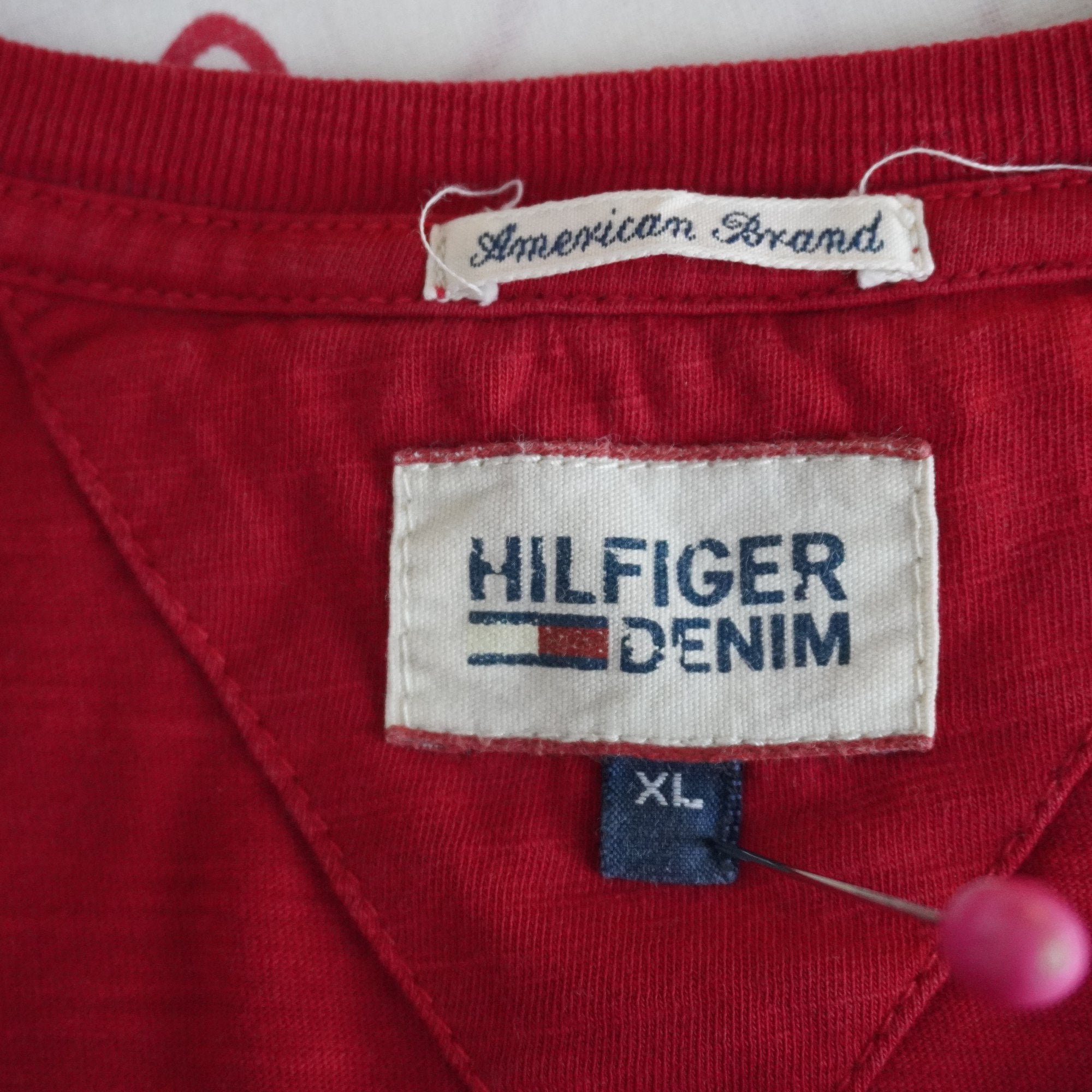 Camiseta de Manga Corta Tommy Hilfiger para Hombre - Roja, XL (Usada en Muy Buen Estado)