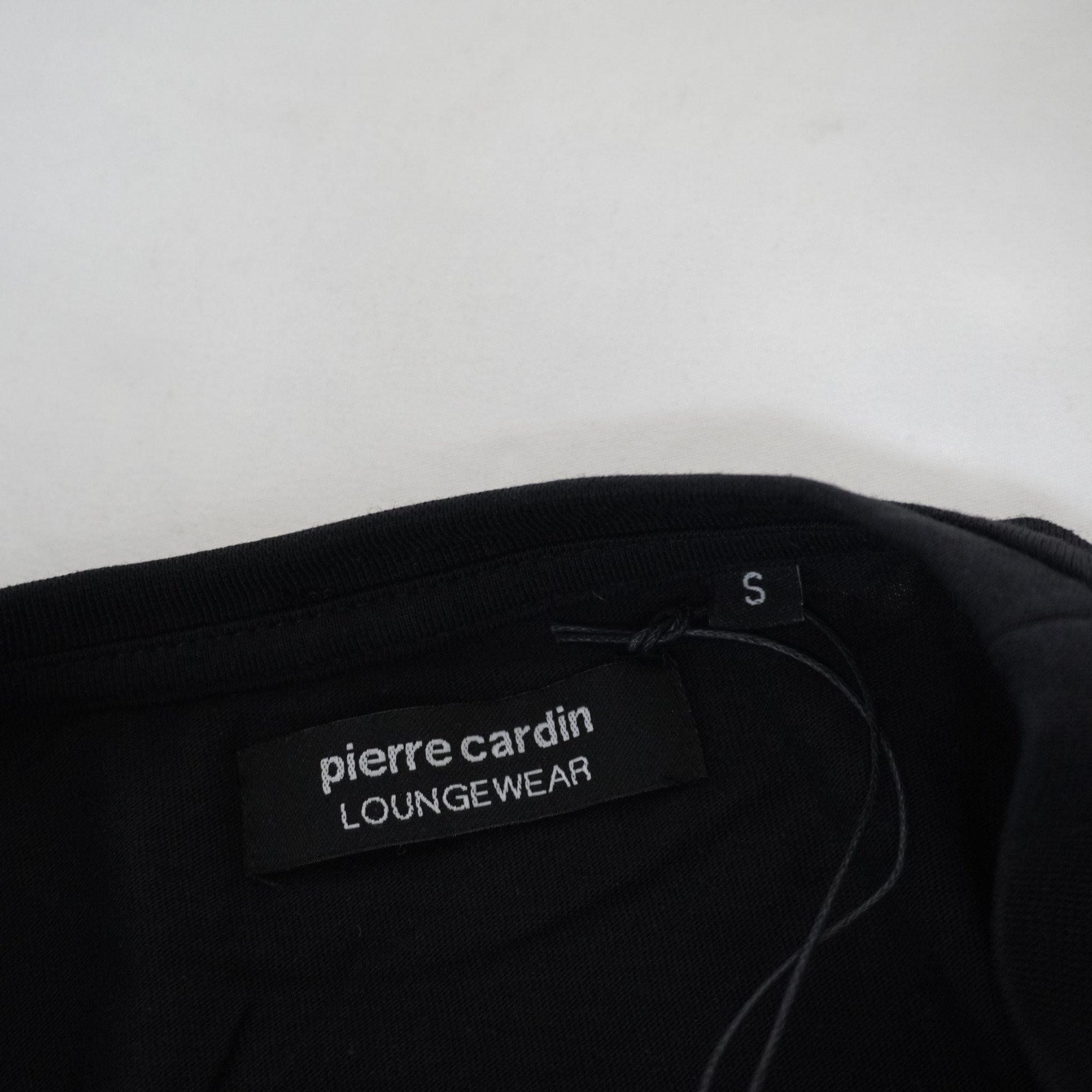 Camiseta Deportiva Pierre Cardin para Hombre Usada - Negra, S
