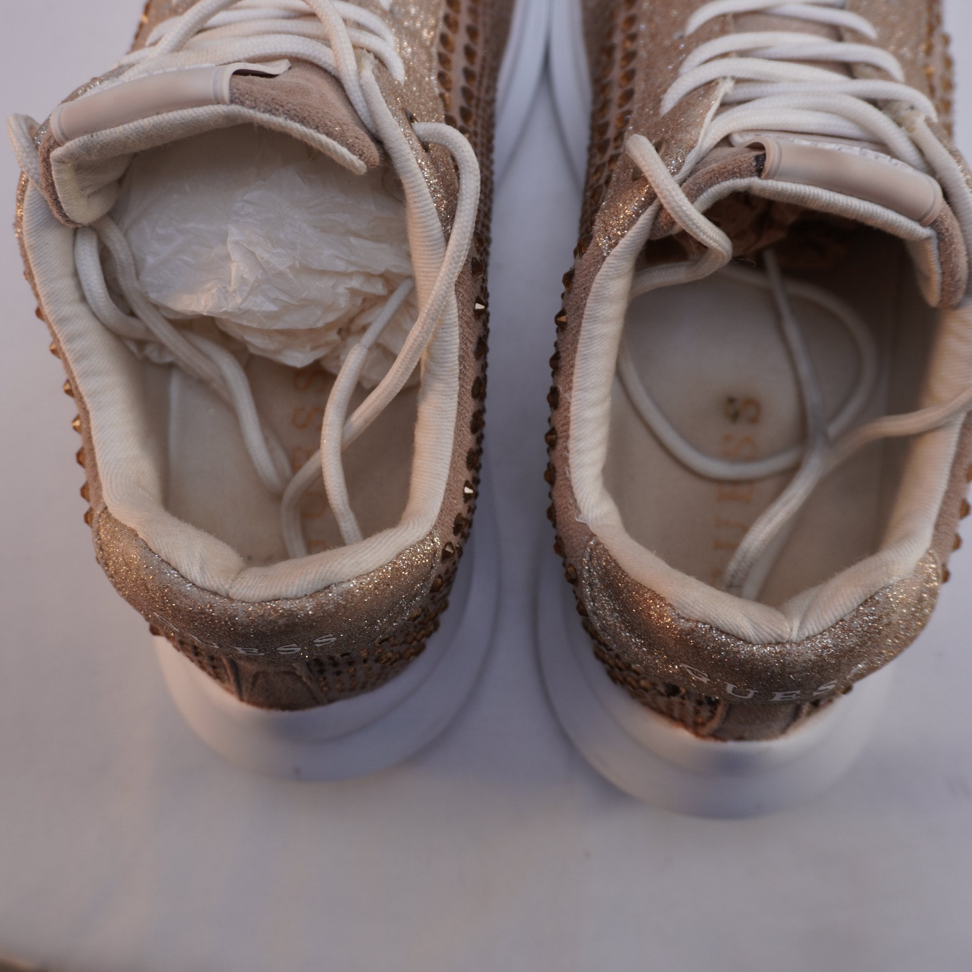 Zapatillas Guess para Mujer Usadas - Dorado, Talla 39