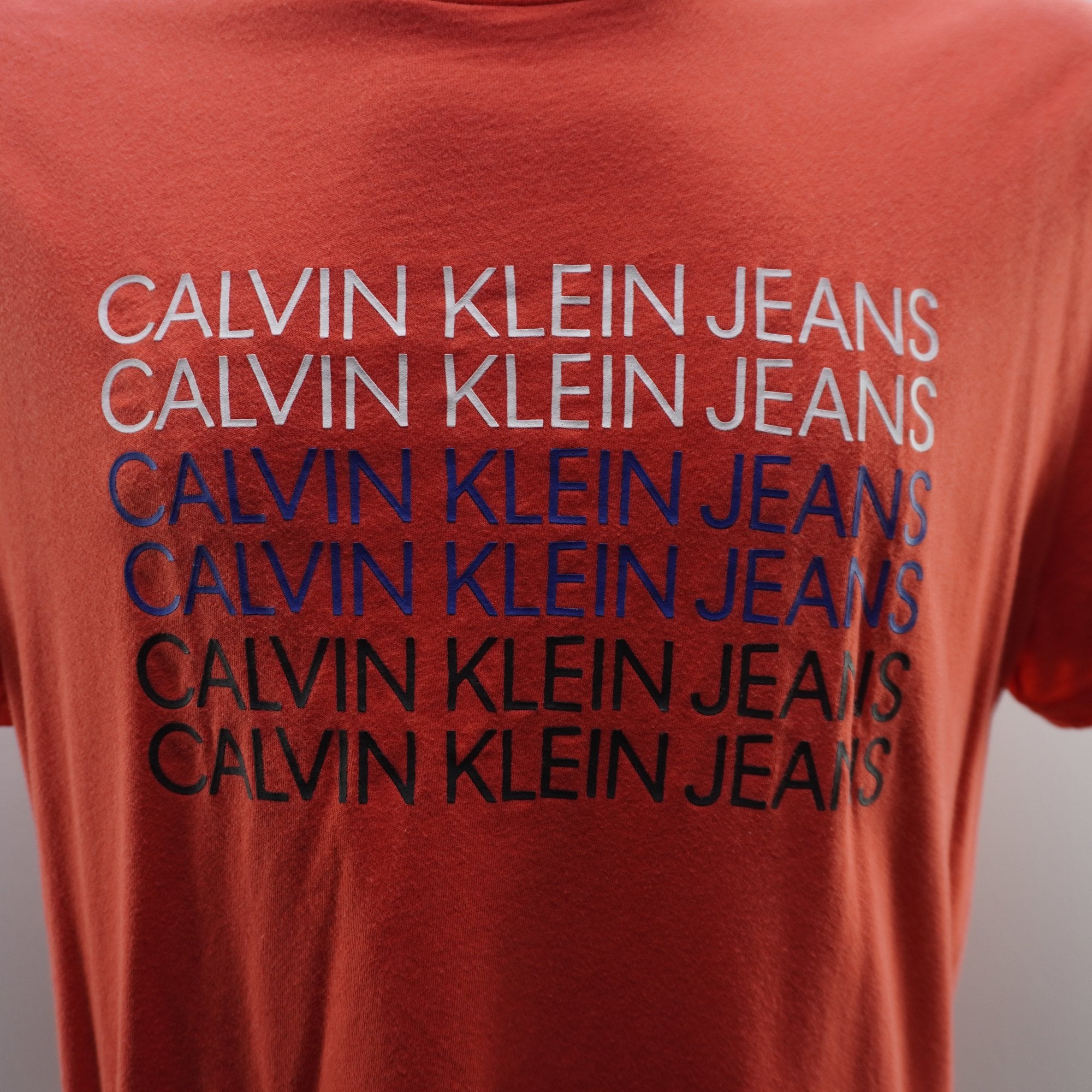 Camiseta de Manga Corta Calvin Klein para Hombre - Naranja, L, Usada en Muy Buen Estado