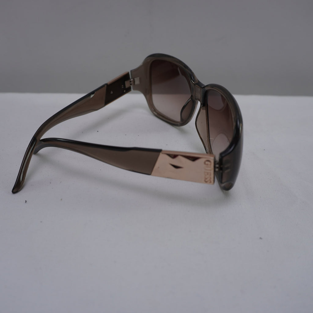 Gafas de Sol Guess para Mujeres - Marrón, Usadas en Muy Buen Estado