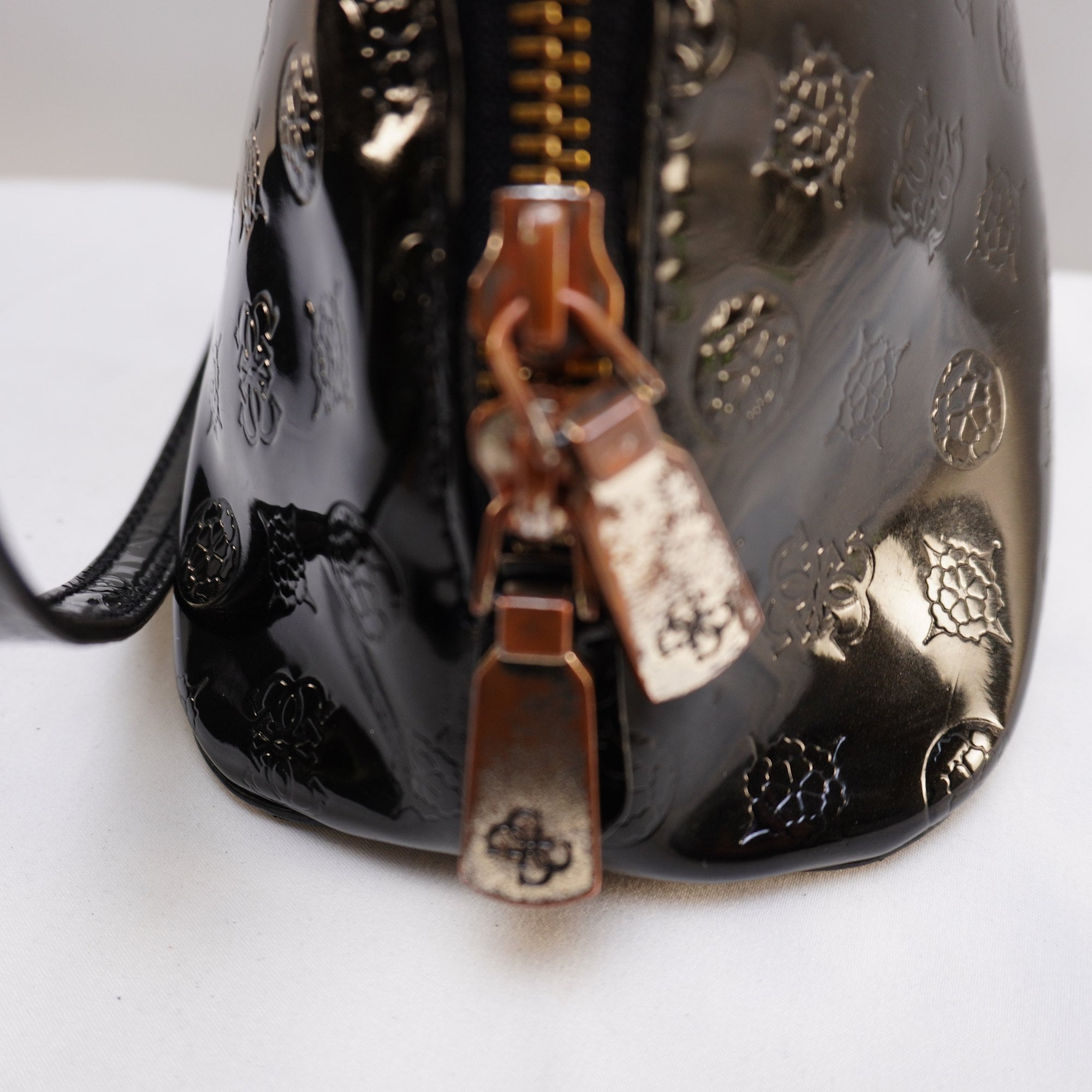 Bolso Baguette Guess para Mujer Usado - Negro en Muy Buen Estado