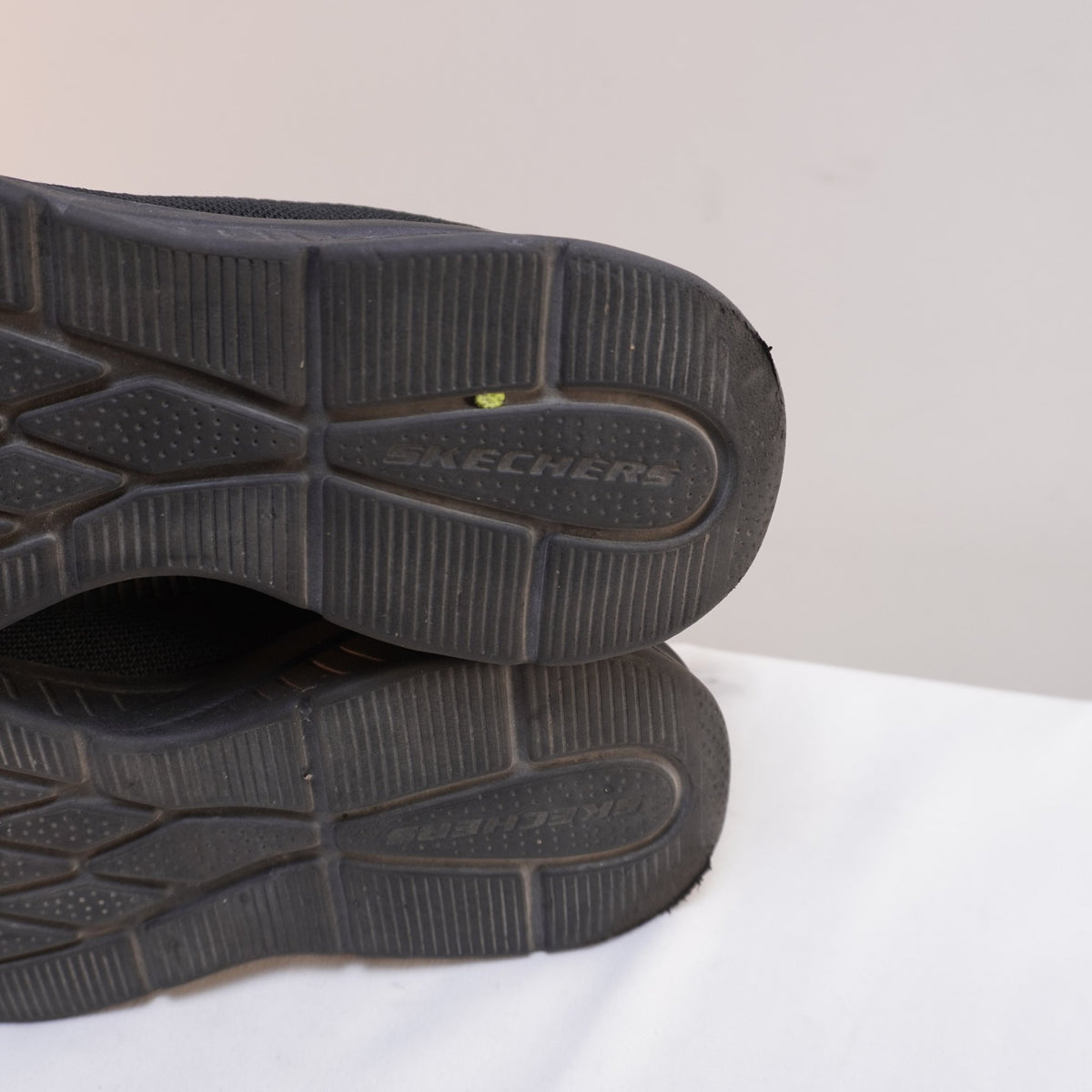 Zapatillas Skechers para Mujer Usadas - Negro, 38.5