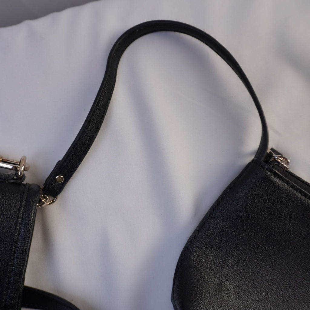 Bolso Baguette Guess para Mujer en Negro - Usado en Muy Buen Estado
