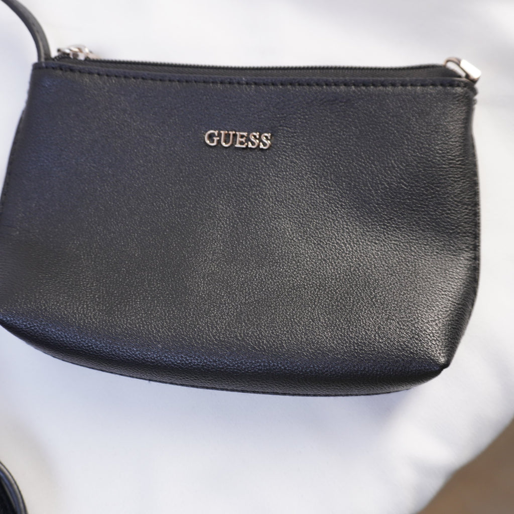 Bolso Baguette Guess para Mujer en Negro - Usado en Muy Buen Estado