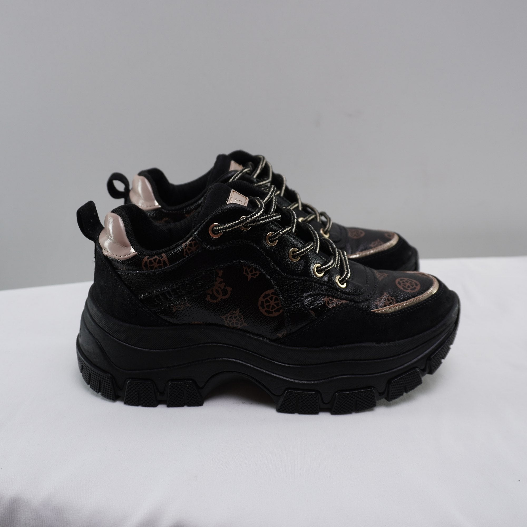 Zapatillas Guess para Mujer Usadas - Negro, 38