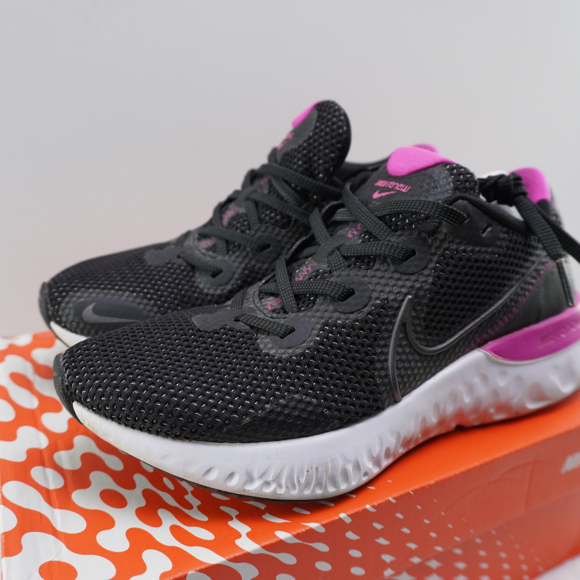 Zapatillas Nike para Mujer Usadas - Negras, Talla 38