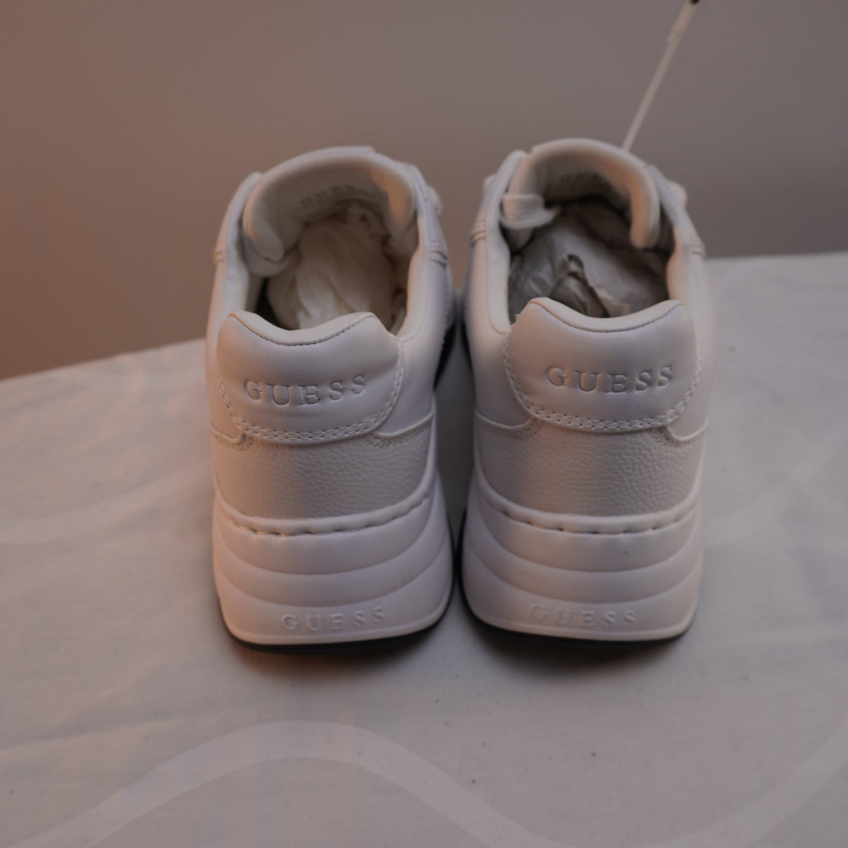 Zapatillas Guess para Mujer Nuevas - Blancas, Talla 38