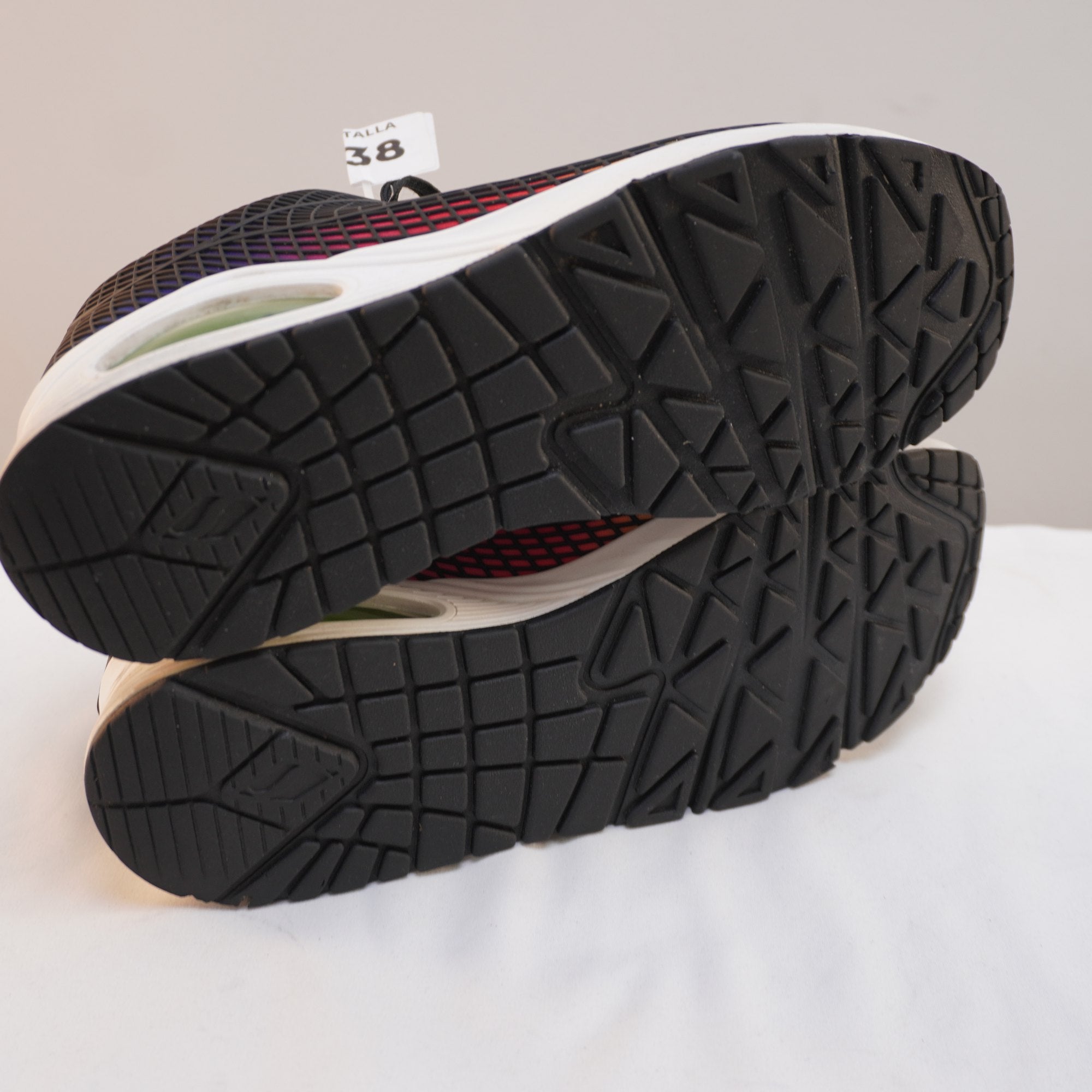 Zapatillas Skechers para Mujer Usadas - Negro, Talla 38