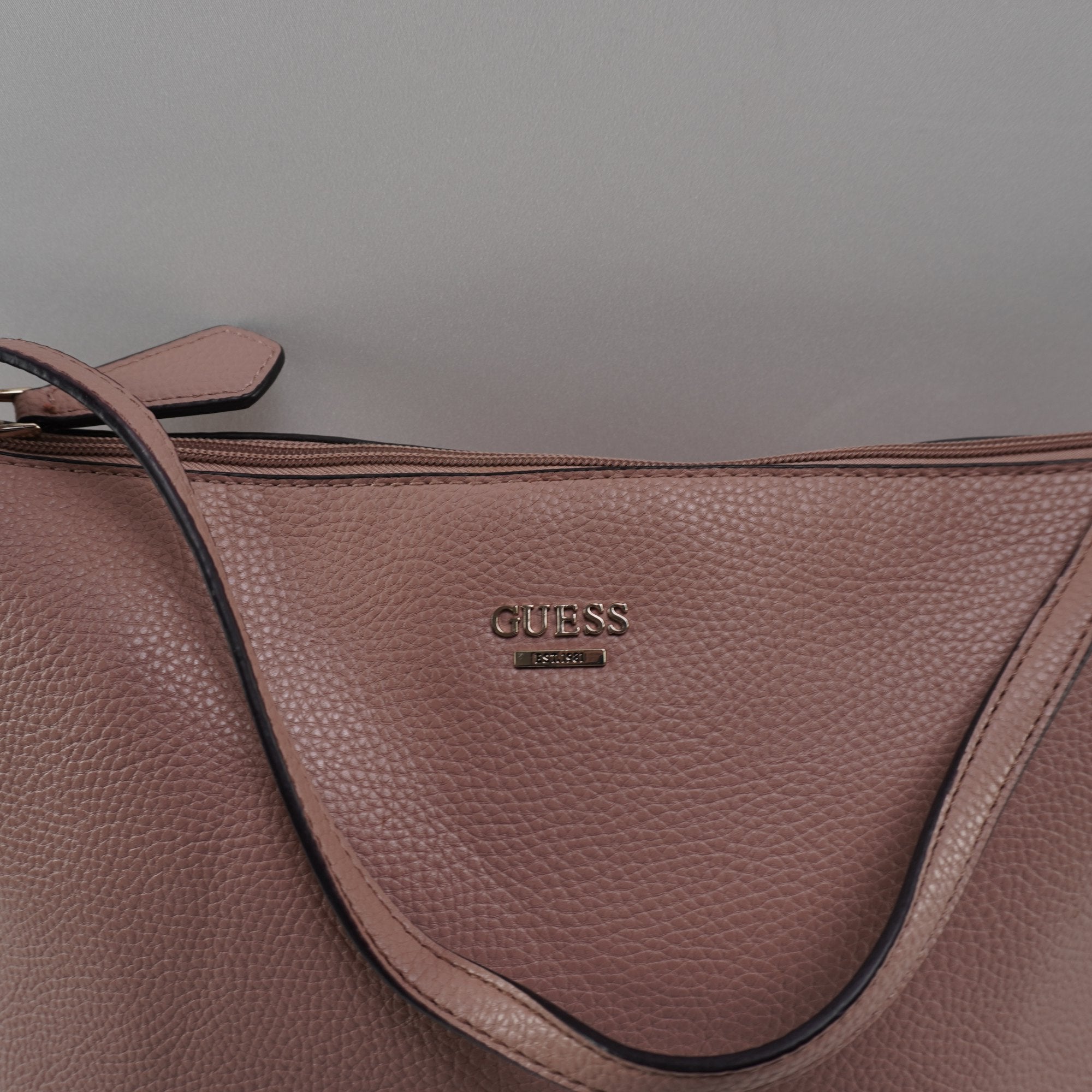 Bolso Baguette Guess para Mujer Usado - Rosa