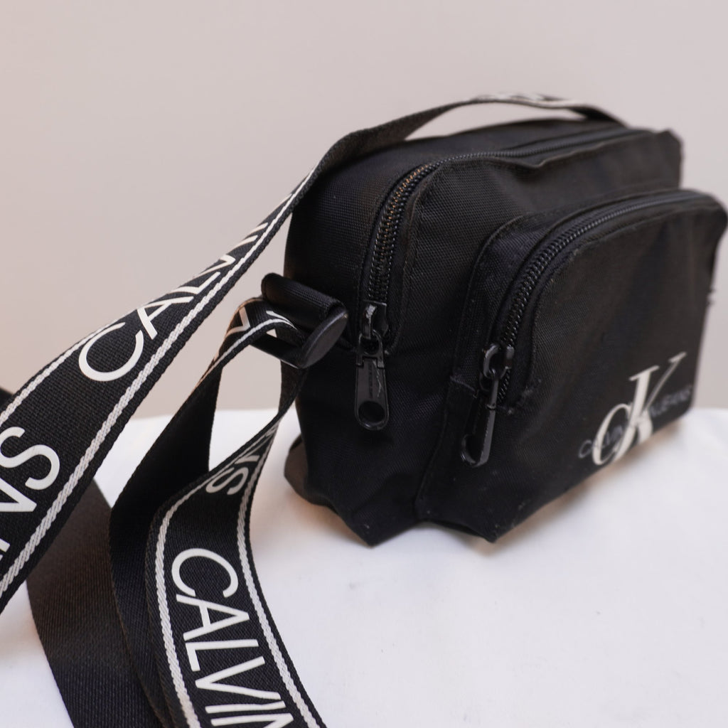 Bolso Baguette Calvin Klein para Mujer Usado - Negro
