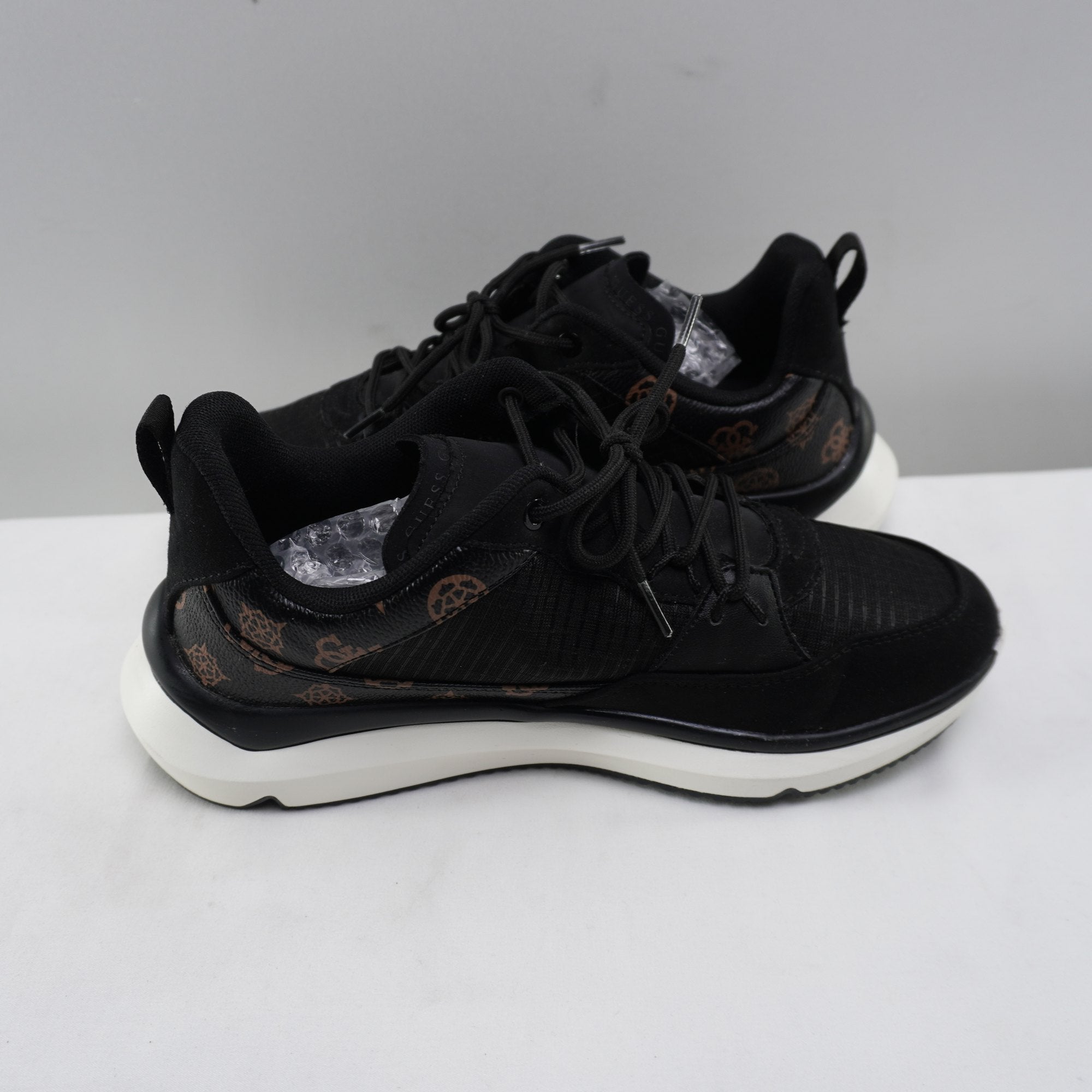 Zapatillas Guess para Mujer Usadas - Negro, Talla 39
