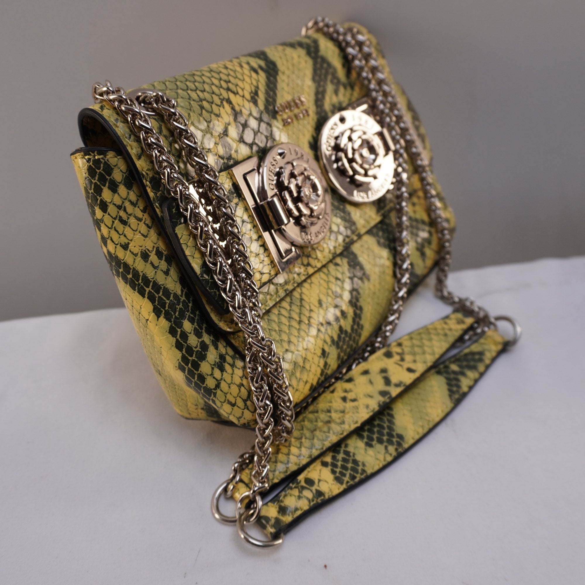 Bolso Baguette Guess para Mujeres Nuevos - Amarillo