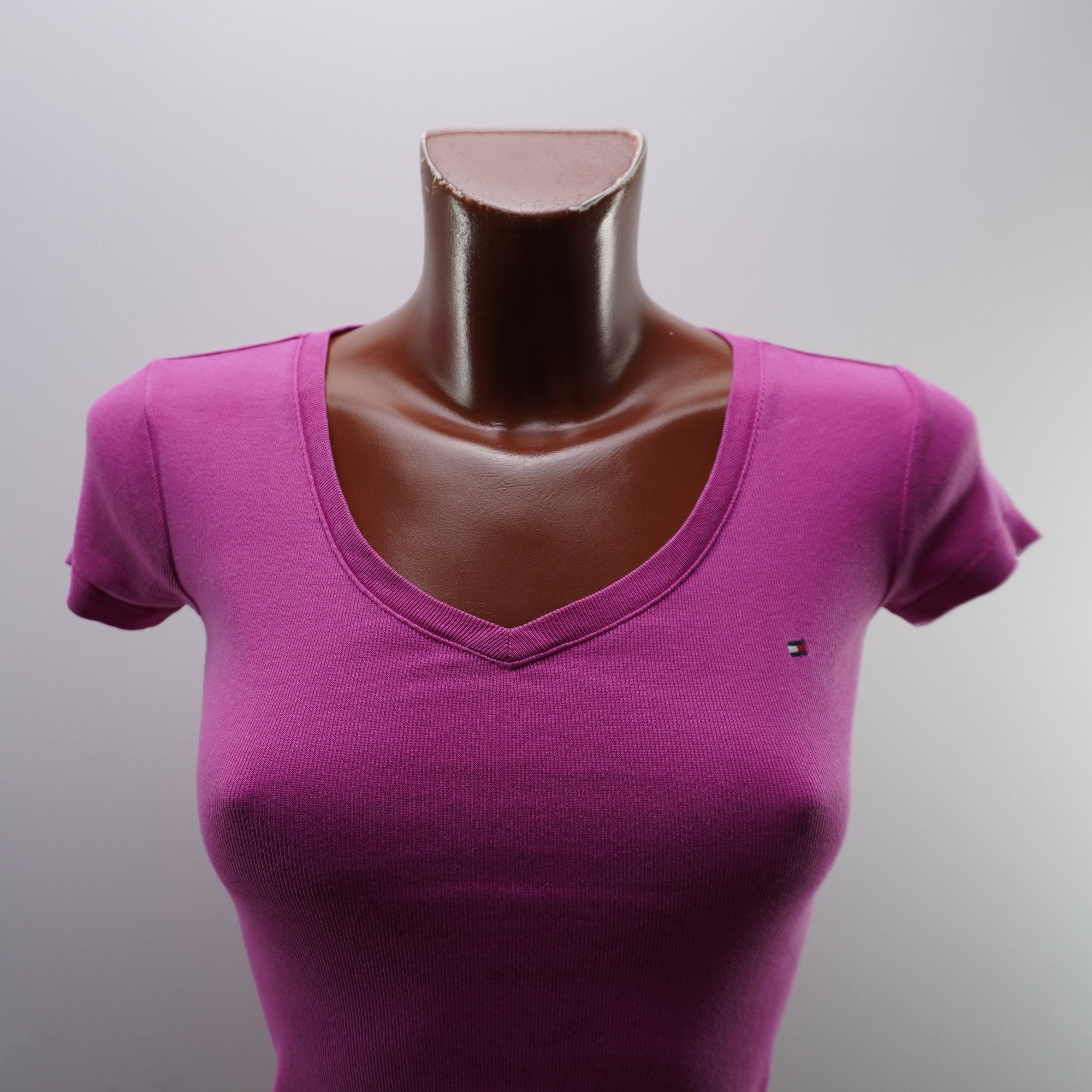 Camiseta de Manga Corta Tommy Hilfiger para Mujer - Rosa, M, Usada en Muy Buen Estado
