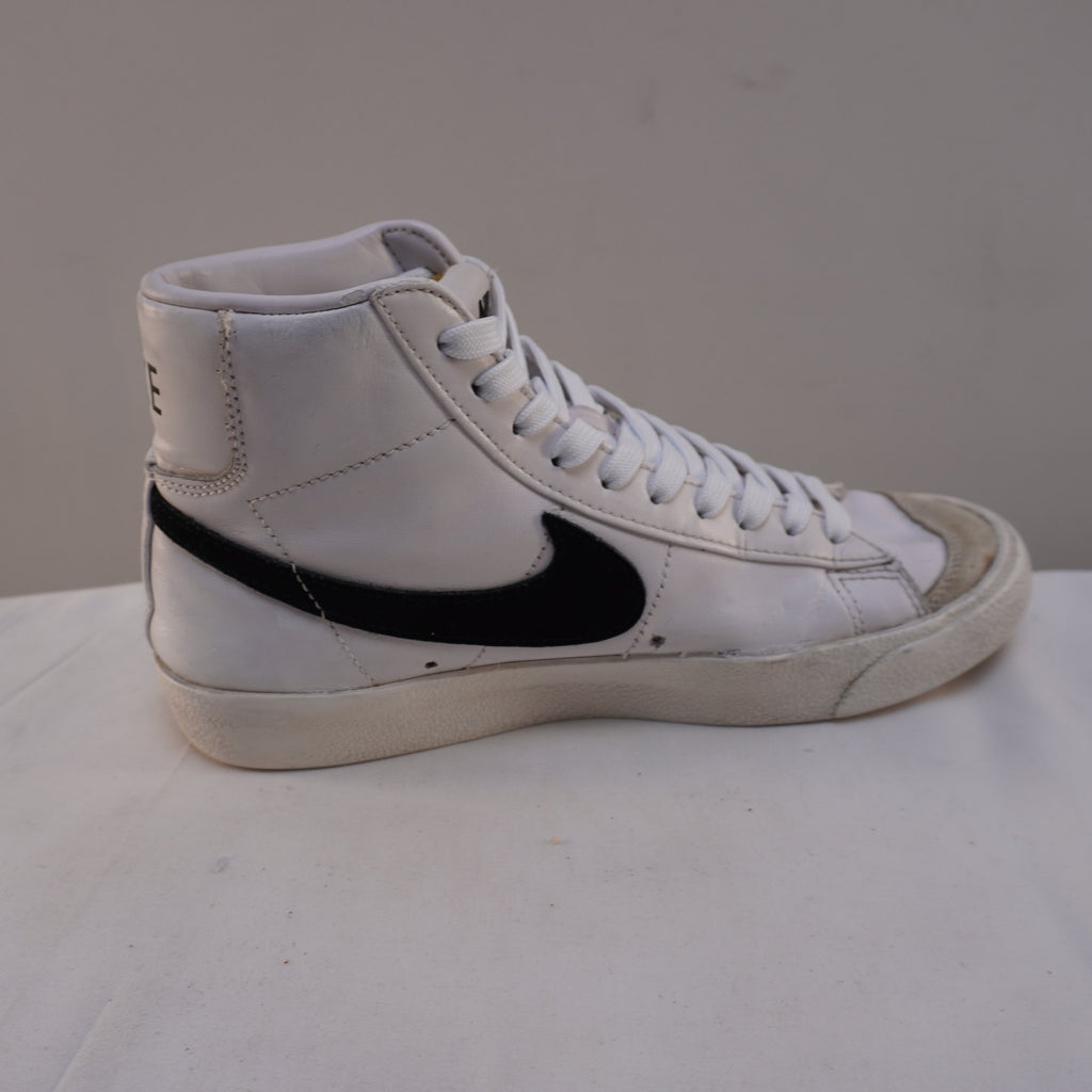 Zapatillas Nike para Mujeres Usadas - Blancas, Talla 38