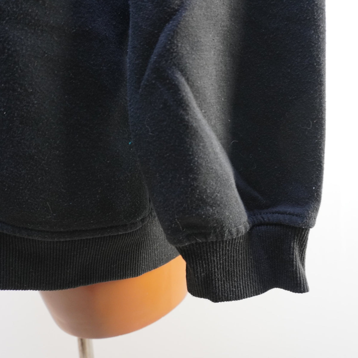 Sudadera con Capucha Karl Lagerfeld para Mujer - Negra, XL (Usada en Muy Buen Estado)