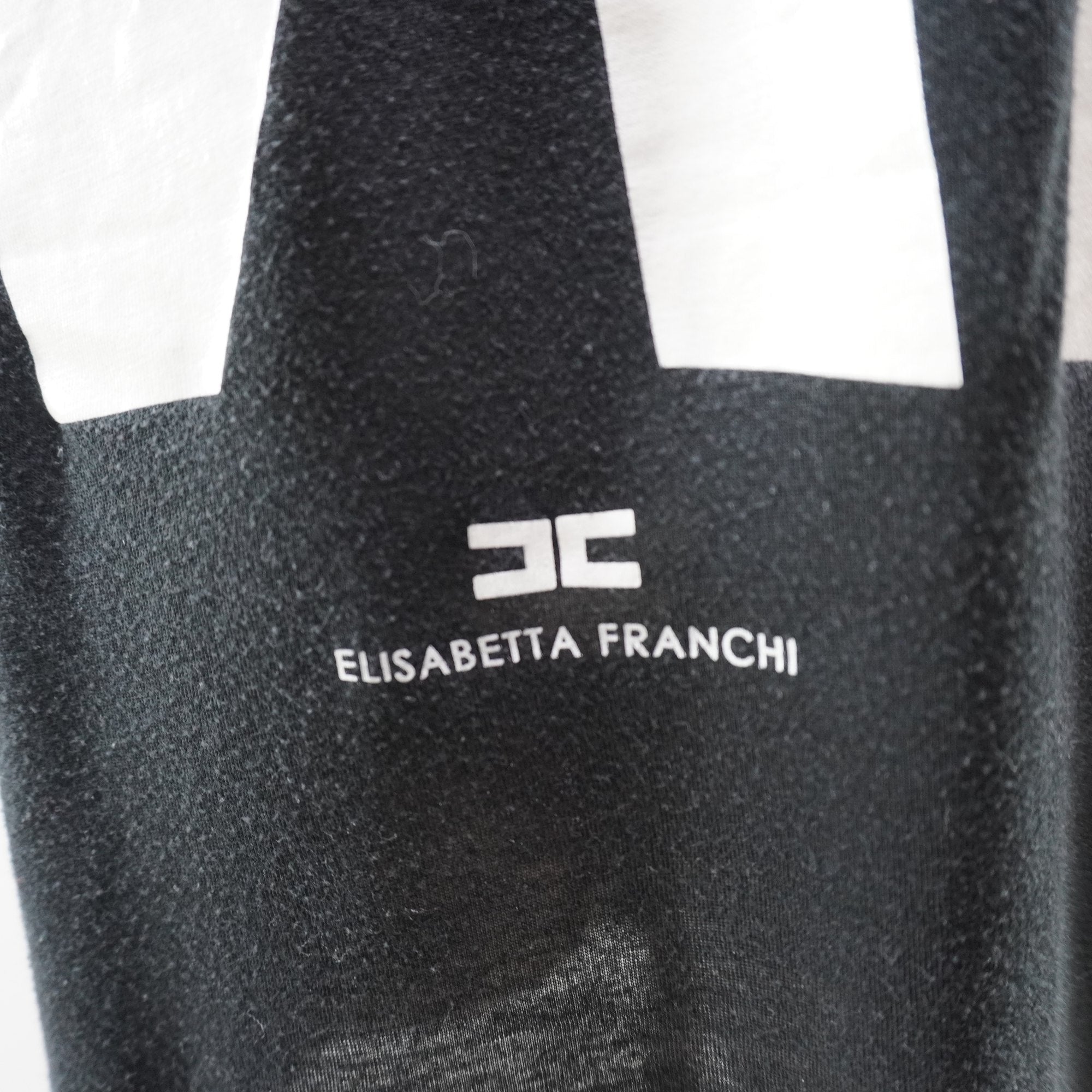 Camiseta de Manga Corta Elisabetta Franchi para Mujer - Negro, XL, Usada en Muy Buen Estado