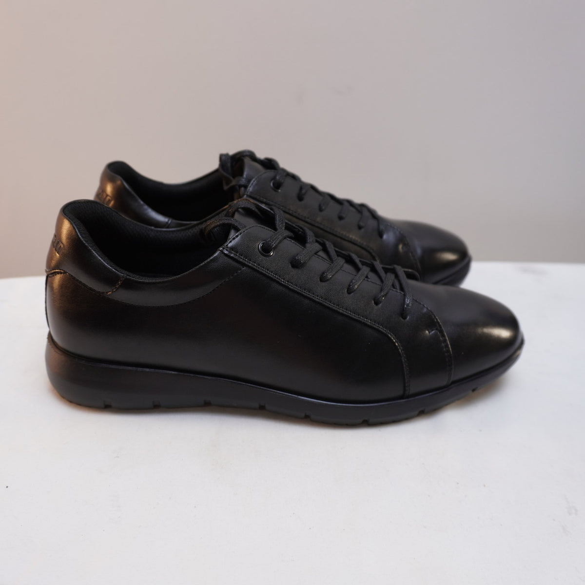 Zapatillas Poerkan para Hombre Usadas - Negras, Talla 41