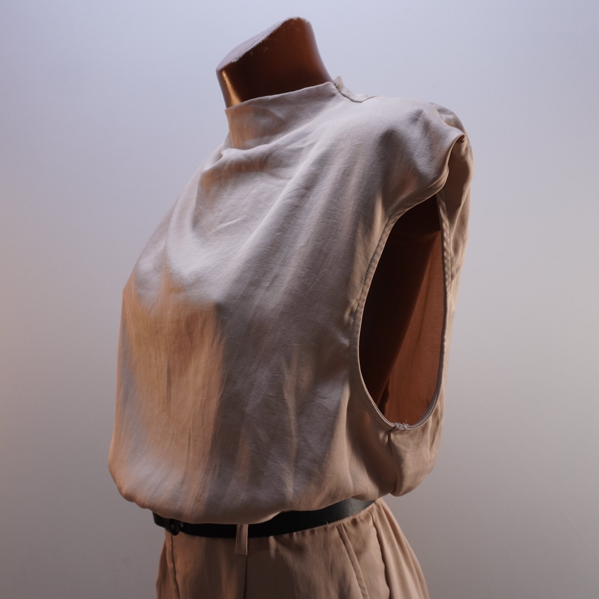 Mono Amisu para Mujer Usado - Beige, L
