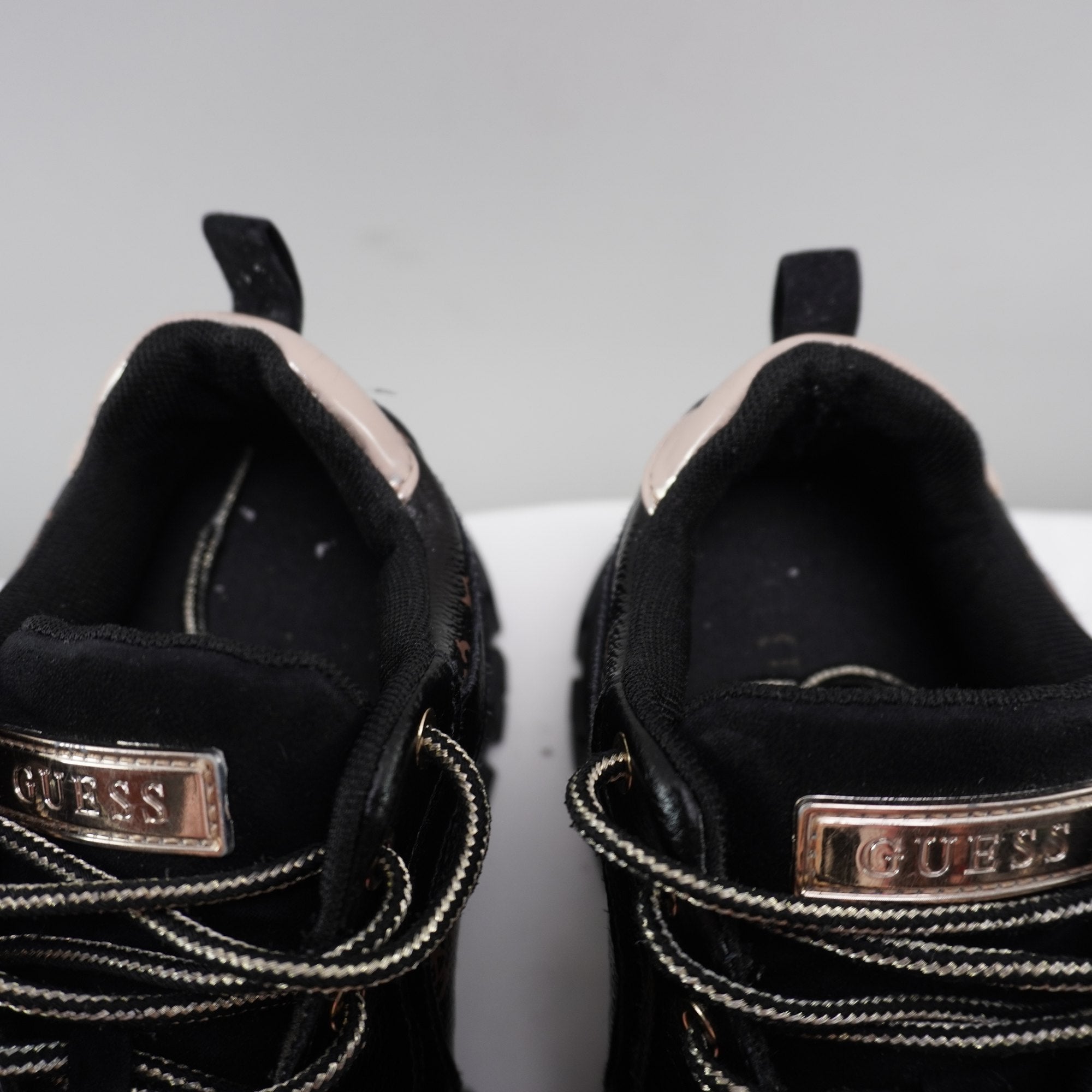 Zapatillas Guess para Mujer Usadas - Negro, 38