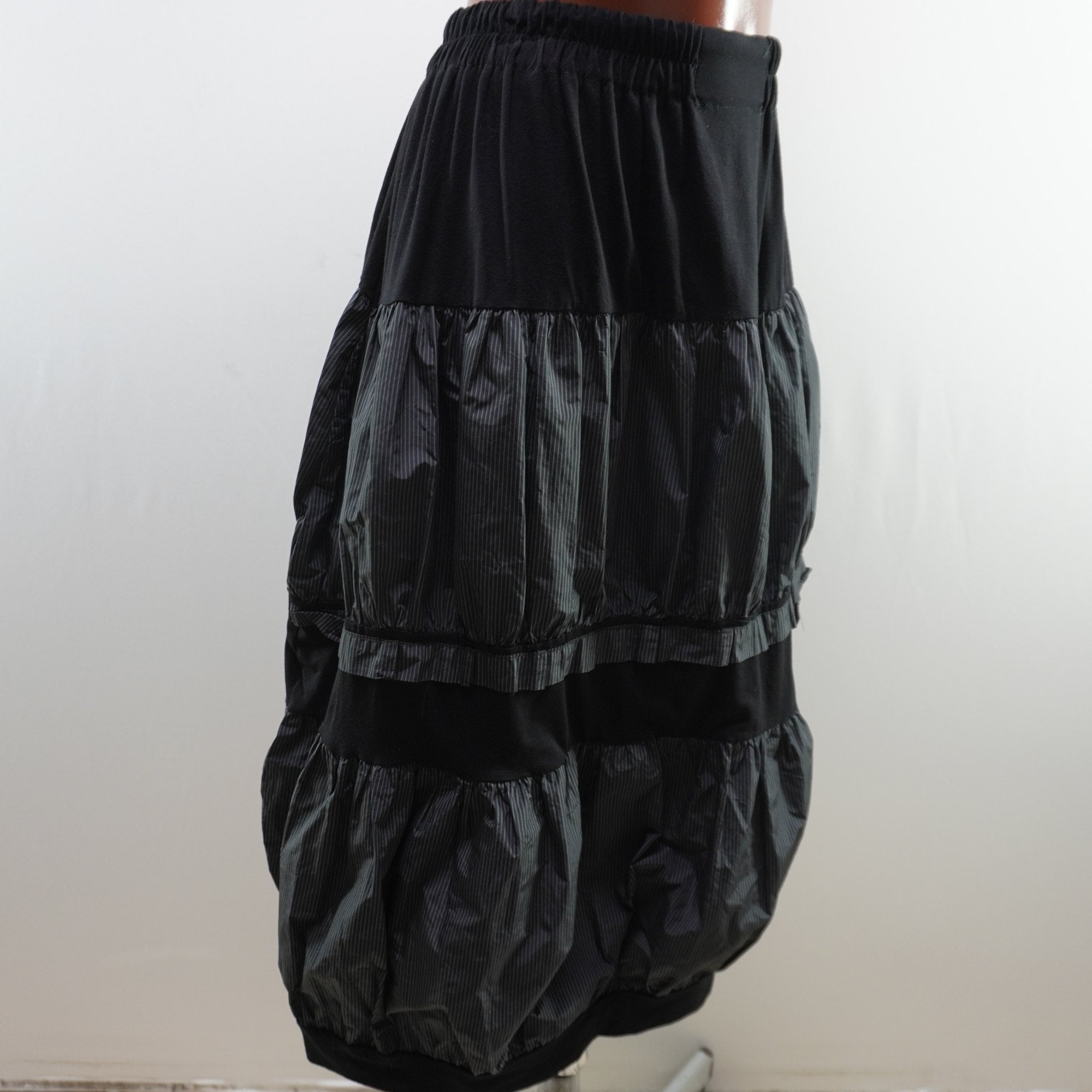 Falda Escalera para Mujer Usada - Negra, XL
