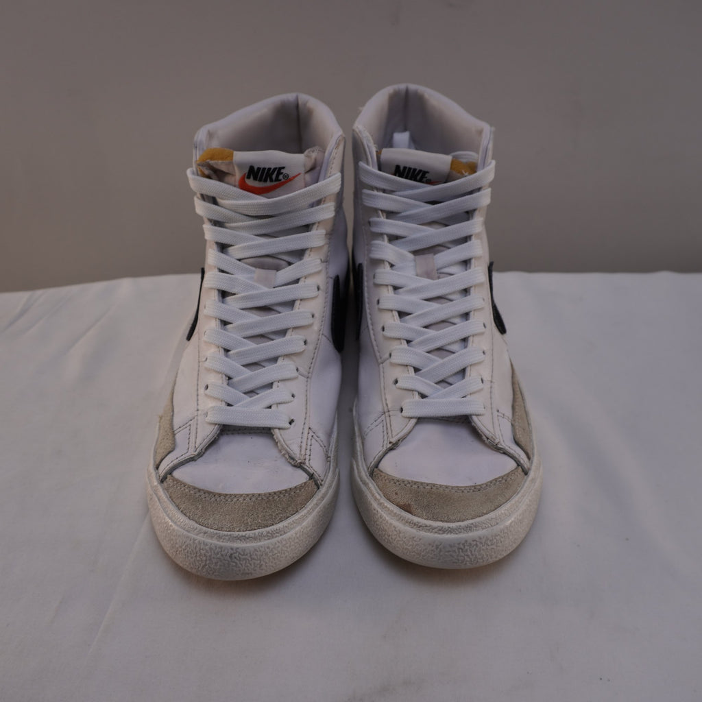 Zapatillas Nike para Mujeres Usadas - Blancas, Talla 38
