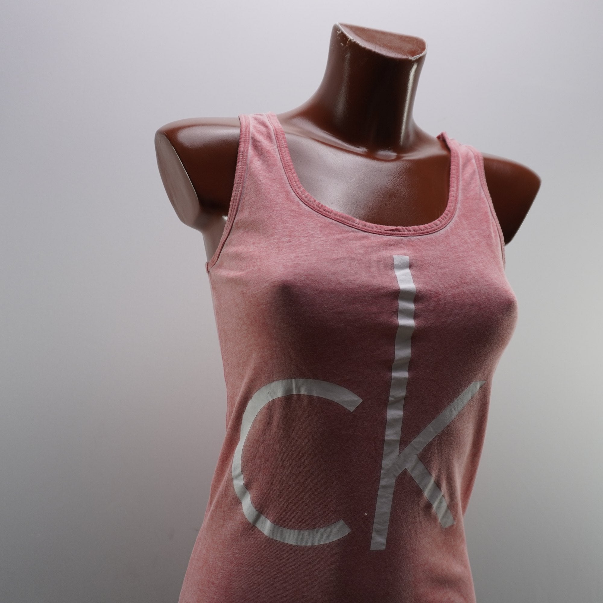 Camiseta de Manga Corta Calvin Klein para Mujer Usada - Rosa, XS