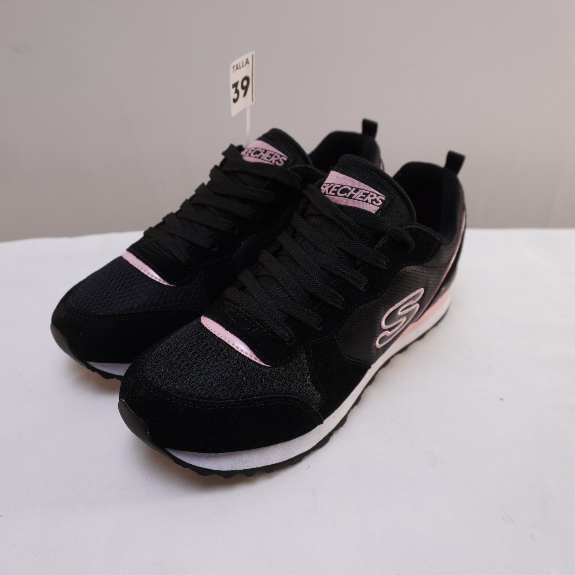 Zapatillas Skechers para Mujer Nuevas - Negros, Talla 39