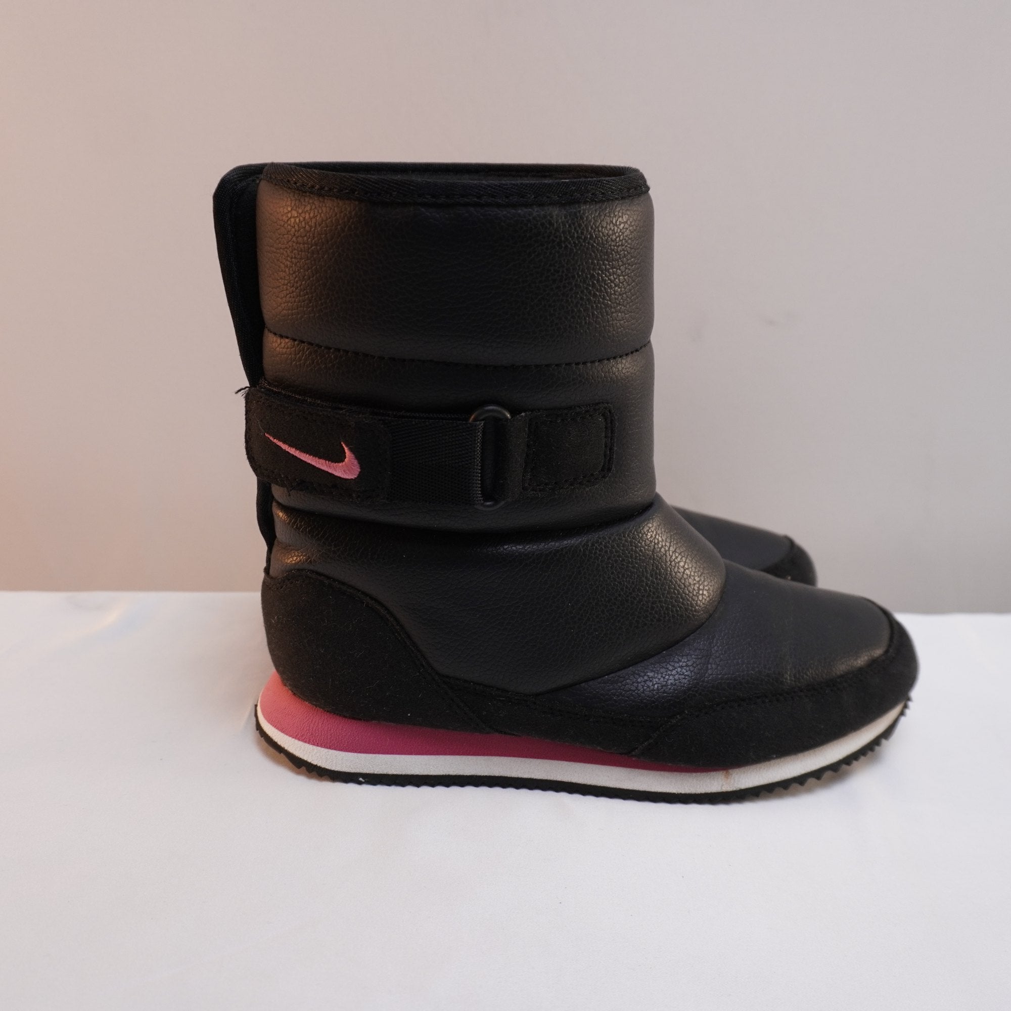 Botas Nike para Mujer Usadas - Negro, Talla 36.5