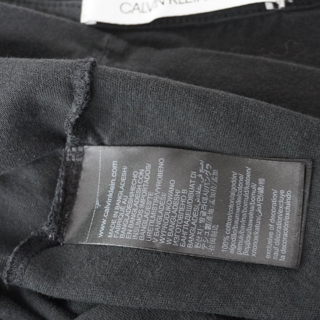 Camiseta de Manga Corta Calvin Klein para Mujer Usada - Negra, XL