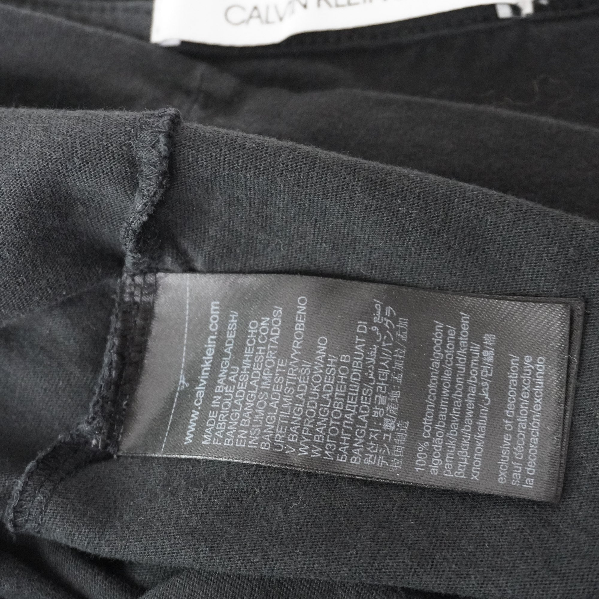 Camiseta de Manga Corta Calvin Klein para Mujer Usada - Negra, XL