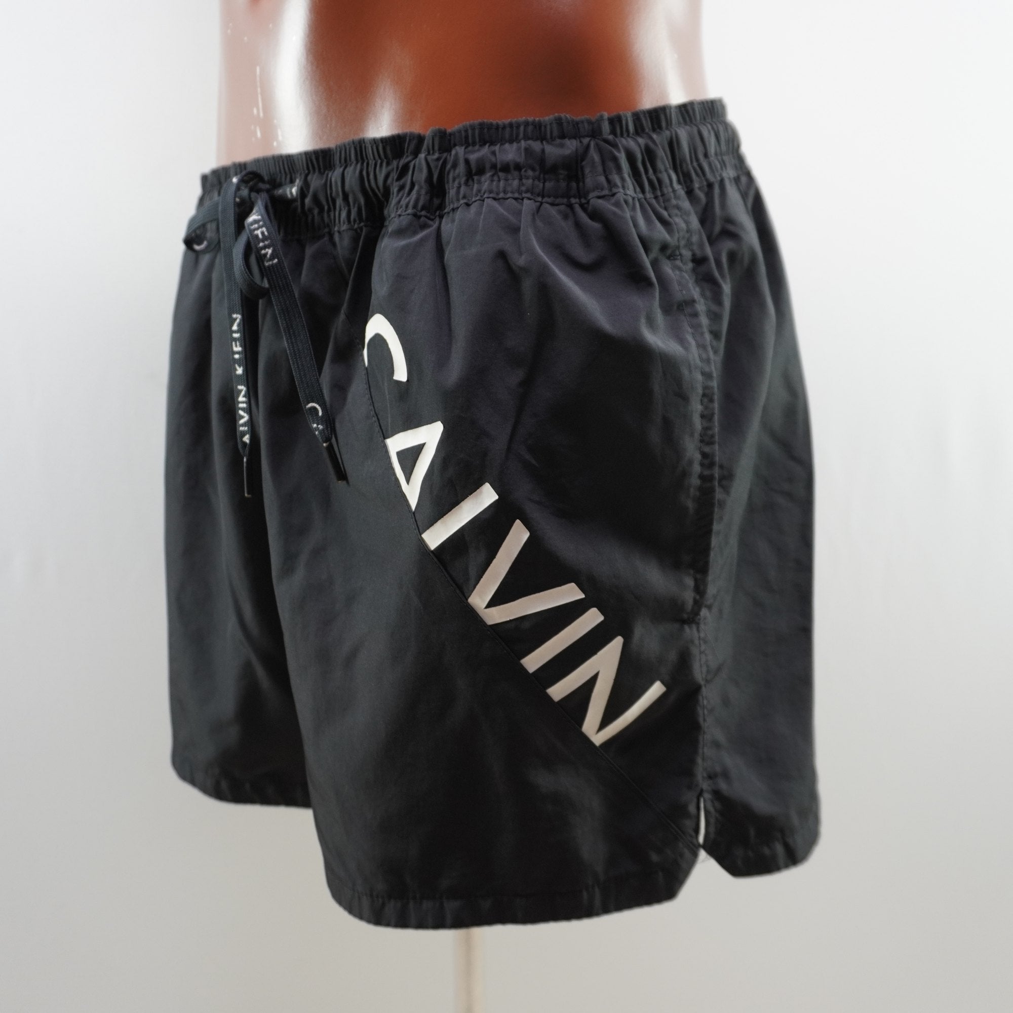Bermudas Calvin Klein para Hombre Usadas - Negro, Muy Buen Estado
