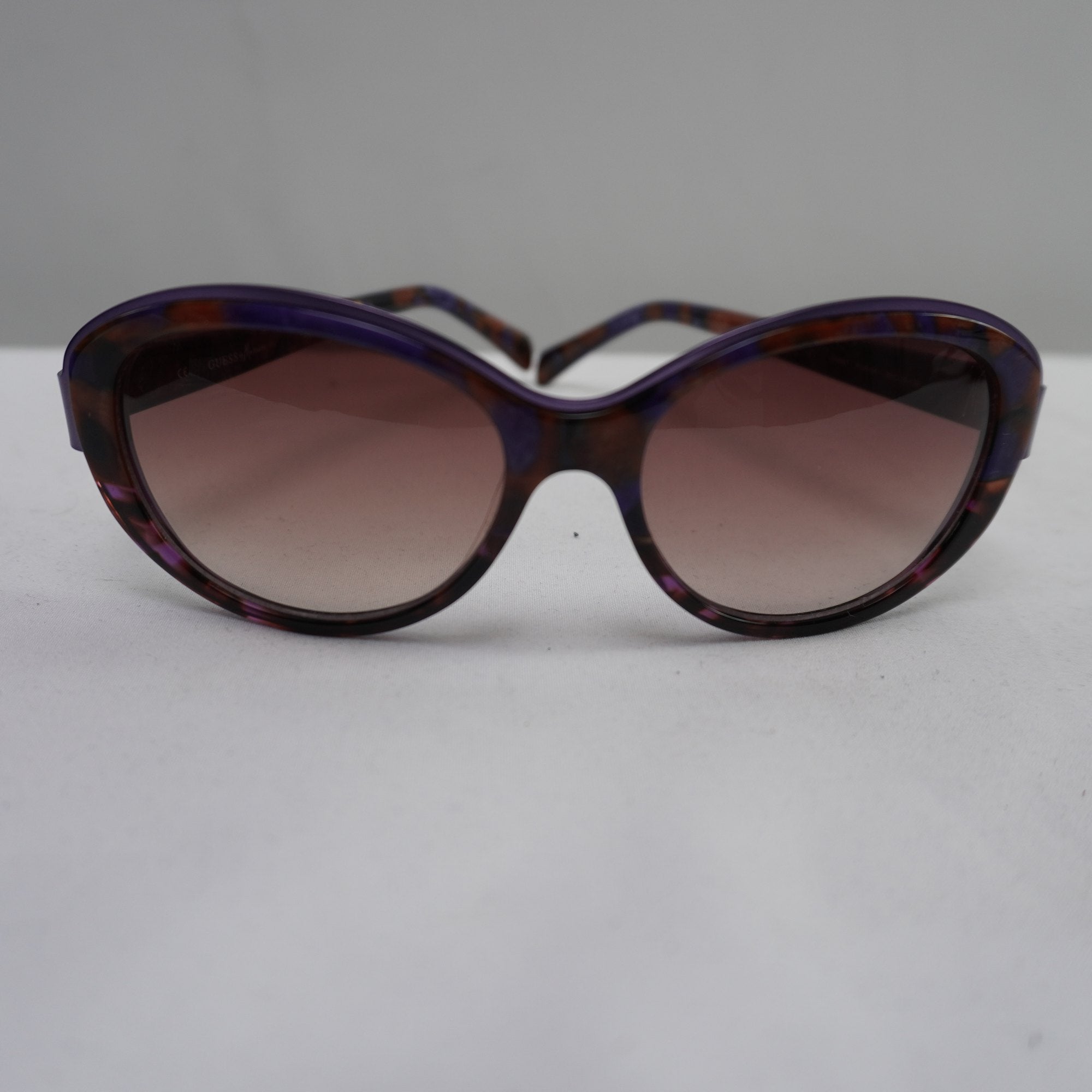 Gafas de Sol Guess Marciano para Mujeres Usadas - Púrpura, Muy Buen Estado